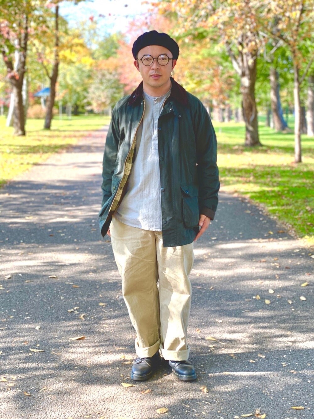 「バブアー、barbour、M52、Dr.Martens、スリーピングシャツ」｜「LAULHEREのアイテム（ハンチング/ベレー帽、ブラック系）」を使った、古着チャンネル by ケントさん（メンズ・163cm）の秋コーディネートの1枚目の写真