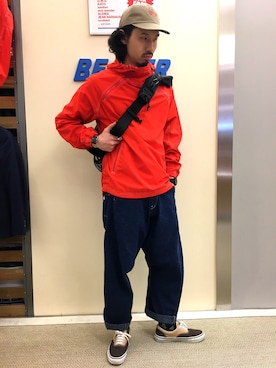 「and wander（アンドワンダー）のアイテム（メッセンジャーバッグ）」を使った、OGAWAさん（メンズ・175cm）の冬コーディネート