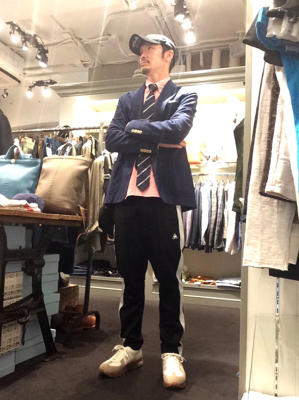 「カジュアル、シンプルコーデ、大人カジュアル、ジャケット、スポーツミックス、ストライプ、ジャージ、ootd、キャップ、シャツスタイル」｜「CIRCOLO 1901のCIRCOLO 1901/チルコロ 1901/pike jacket（テーラードジャケット、ブルー系）」を使った、Toshiyukiさん（メンズ・181cm）の春コーディネートの1枚目の写真
