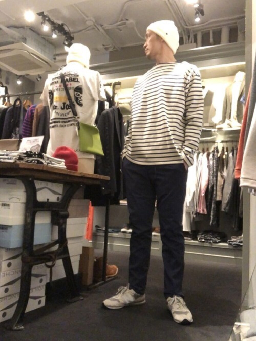 「春コーデ、カジュアルコーデ、オトナカジュアル、シンプルコーデ、スニーカー、ボーダー、きれいめカジュアル、ootd、トラウザーズ、ホワイト」｜「Giab'sのgiabs/MasaccioTechCT（その他パンツ、ブルー系）」を使った、Toshiyukiさん（メンズ・181cm）の春コーディネートの1枚目の写真
