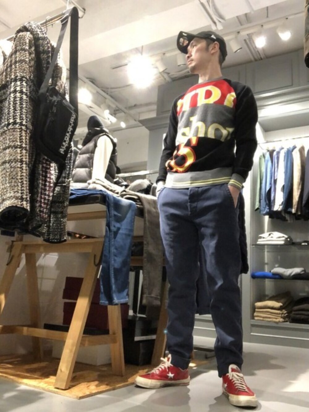 「シンプル、シンプルコーデ、カジュアル、大人カジュアル、カシミヤ、セーター、ニット、キャップ、スニーカー、ootd」｜「CASHYAGEのCASHYAGE/カシアージュ/カシミアクルーネックニット（ニット/セーター、グレー系）」を使った、Toshiyukiさん（メンズ・181cm）の秋コーディネートの1枚目の写真