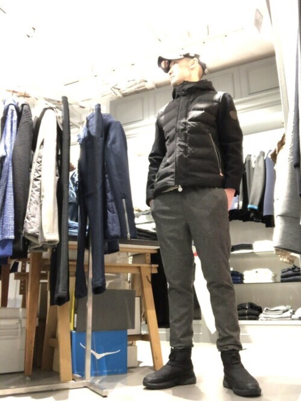 「今日のコーデ、シンプル、シンプルコーデ、ラフ、冬、オトナカジュアル、キャップ、スラックス、ブーツ、年末WEAR感謝祭」｜「g-stageのG-stage/ジーステージ/ハニカムコンビダウンブルゾン/600403（ダウンジャケット/コート、ブラック系）」を使った、Toshiyukiさん（メンズ・181cm）の冬コーディネートの1枚目の写真