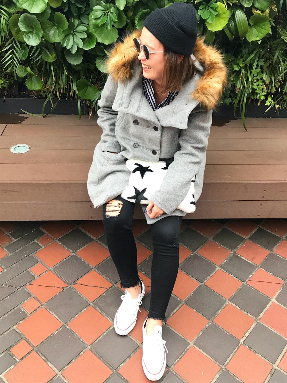 「ZARA、カジュアルコーデ、冬、大人カジュアル、シンプルコーデ、スニーカーコーデ、ootd、コート、黒スキニー、モノトーン」｜「ZARAのアイテム（ダッフルコート、グレー系）」を使った、hazuさん（レディース・160cm）の冬コーディネートの1枚目の写真