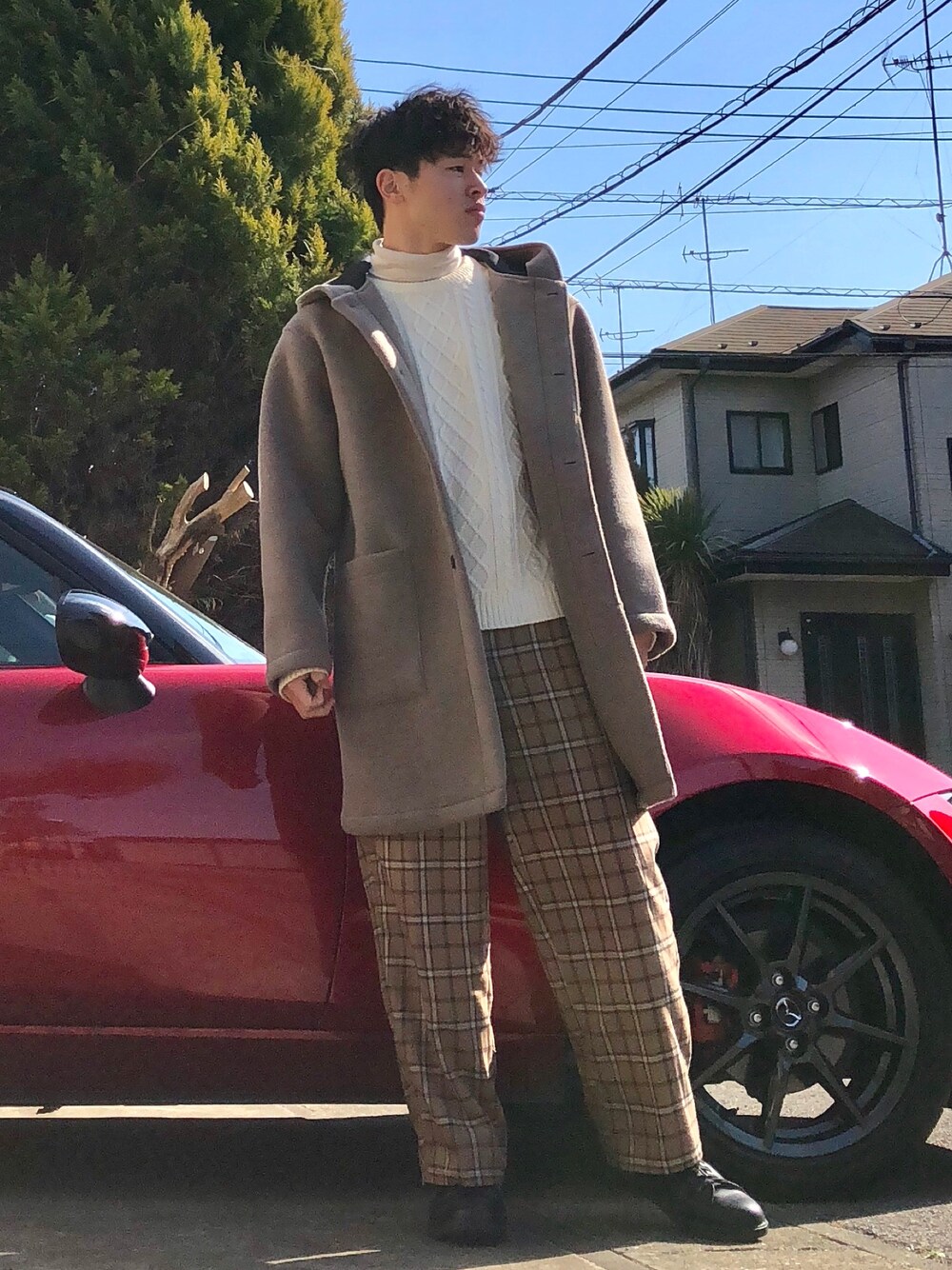 「シンプル、春コーデ、ベージュ、フードコート、チェック、チェックパンツ、革靴、白ニット、ケーブルニット、ビッグシルエット」｜「niko and...のコート（その他アウター、ベージュ系）」を使った、オレンジさん（メンズ・169cm）の冬コーディネートの1枚目の写真