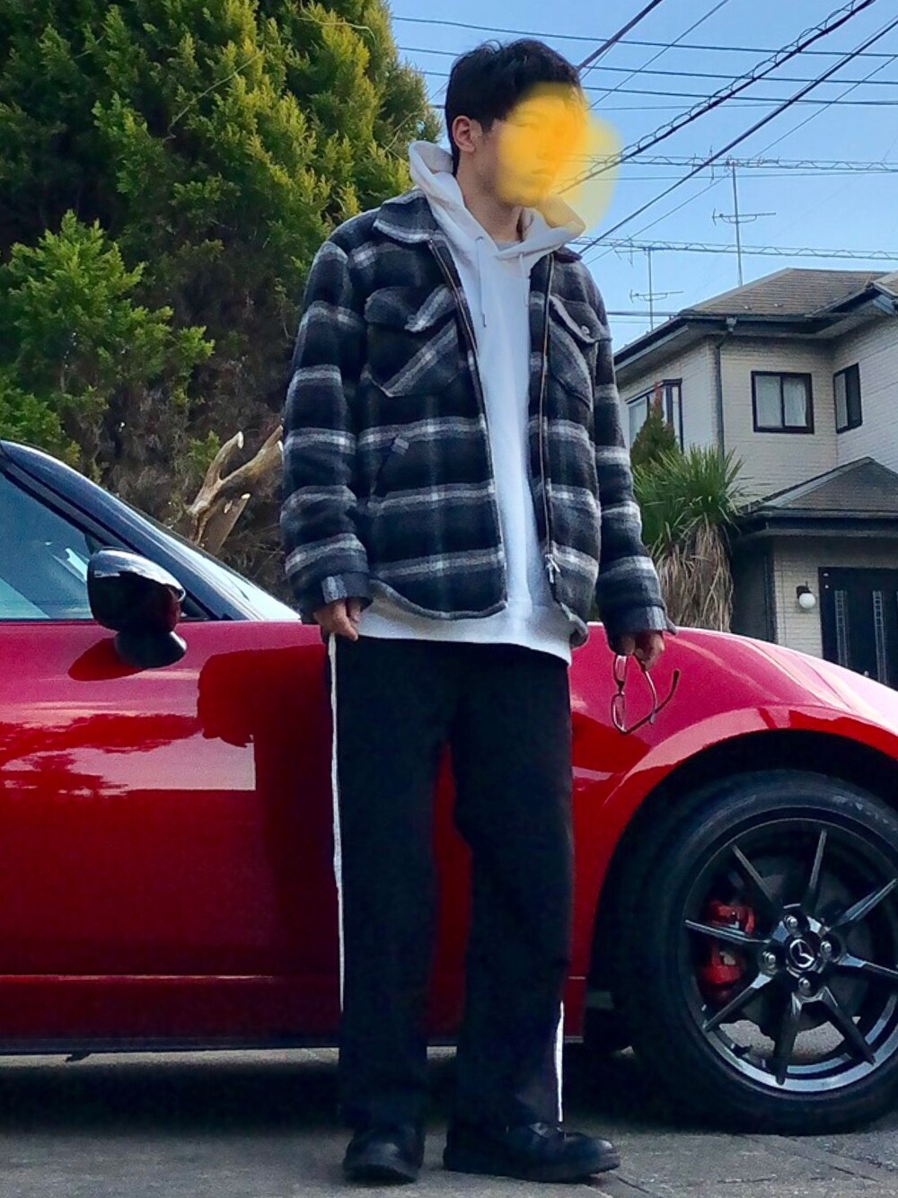 「パーカー、オーバーサイズ、ビッグシルエット、ラインパンツ、ワイドパンツ、トラックパンツ、革靴、ドリズラージャケット、チェック、モノトーン」｜「SEVENDAYS=SUNDAYのS.JOHNS チェックジップジャケット（カバーオール、ブラック系）」を使った、オレンジさん（メンズ・169cm）の冬コーディネートの1枚目の写真