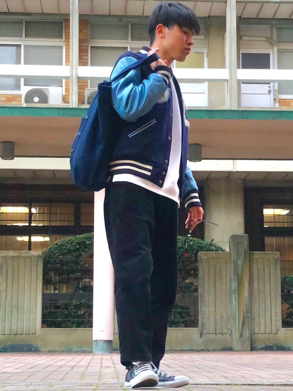 「秋のコーデ、ラフ、street、デニム、ネイビー、vintage、スタジャン、コーデュロイ、ワイドパンツ、ドラフトLS」｜「no brandのアイテム（スタジャン、ブルー系）」を使った、オレンジさん（メンズ・169cm）の秋コーディネートの1枚目の写真