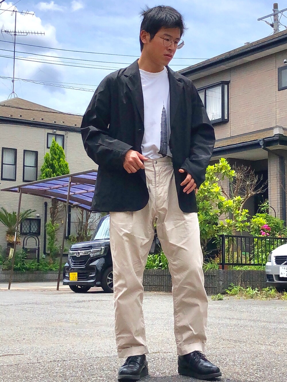 「FUJIROCKEEN、ビッグシルエット、スポーツミックス、モノトーン、シンプル、ワイドパンツ、テーラードジャケット、NUMERALS、オーバーサイズ、ベージュ、keen」｜「niko and...のNUMERALS / デザインテーラードジャケット【niko and ...】（テーラードジャケット、ブラック系）」を使った、オレンジさん（メンズ・170cm）の夏コーディネートの1枚目の写真
