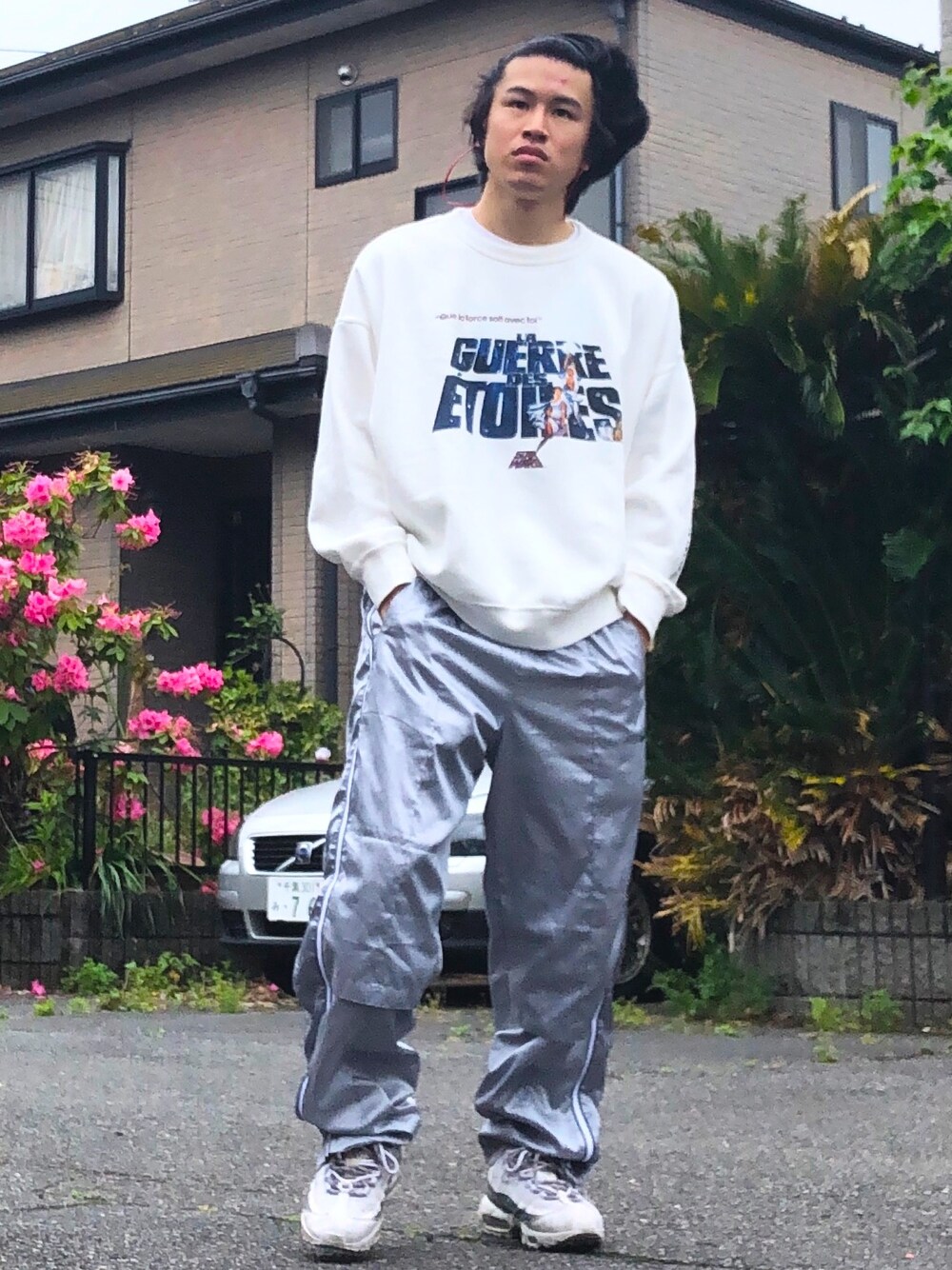 「ビッグシルエット、シンプル、ストリート、スポーツミックス、NIKE、STAR WARS、ギャラクシー」｜「H&MのH&M - プリントスウェットシャツ - ホワイト（スウェット、ホワイト系）」を使った、オレンジさん（メンズ・169cm）の春コーディネートの1枚目の写真