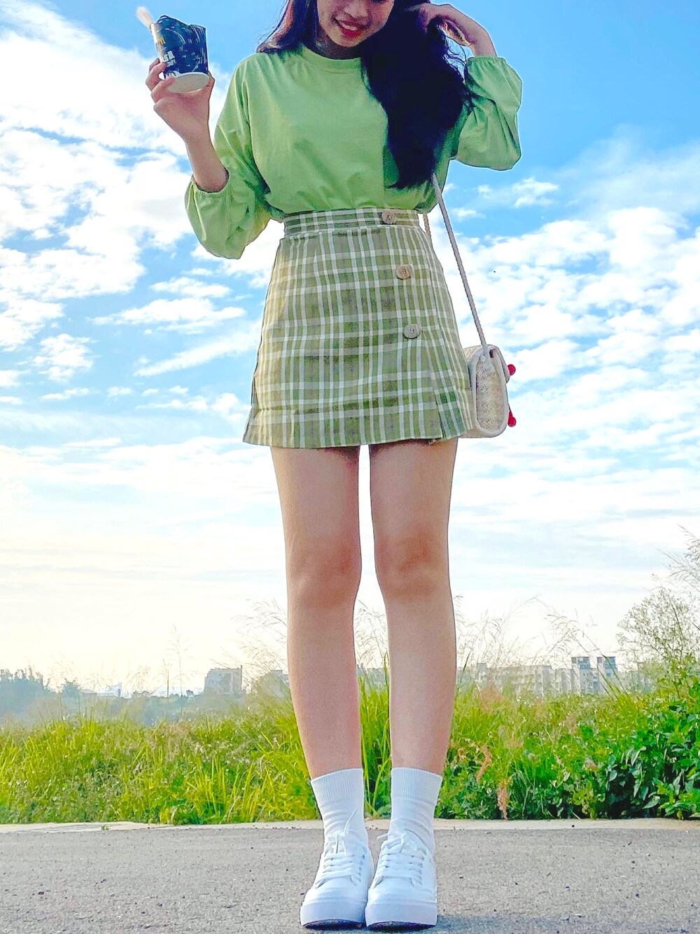 「ootd、夏、小白鞋」｜「蝦皮のアイテム（Tシャツ/カットソー、グリーン系）」を使った、蝴蝶潔さん（レディース・158cm）の春コーディネートの1枚目の写真