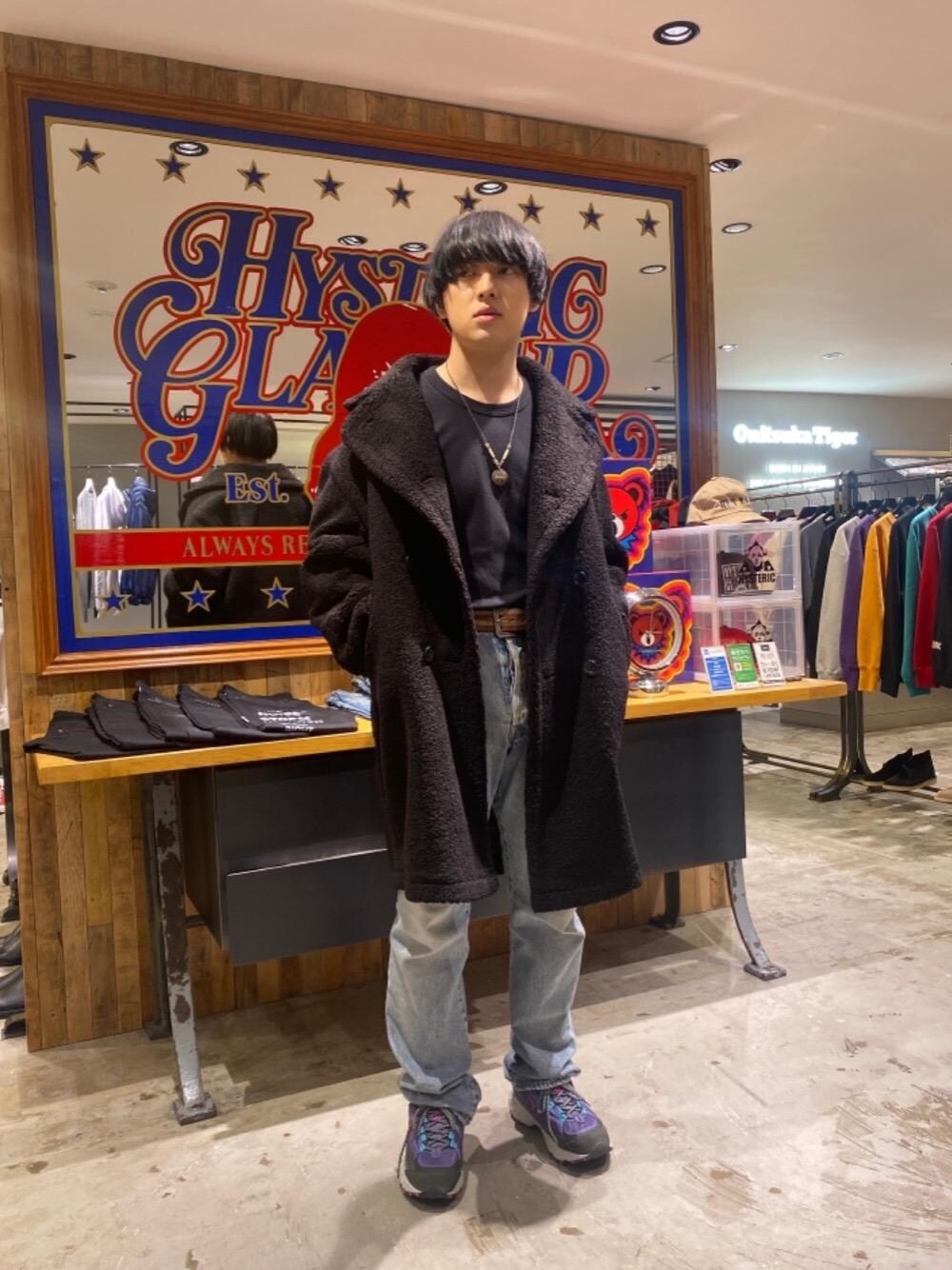 「デニム、ビッグシルエット、ロック、冬コーデ、Hysteric Glamour、シンプルコーデ、ラフコーデ、ヒステリックグラマー、冬アウター」｜「HYSTERIC GLAMOURのUSED加工デニム ストレートパンツ（デニムパンツ、ブルー系）」を使った、hyshmt07さん（メンズ・174cm）の秋コーディネートの1枚目の写真