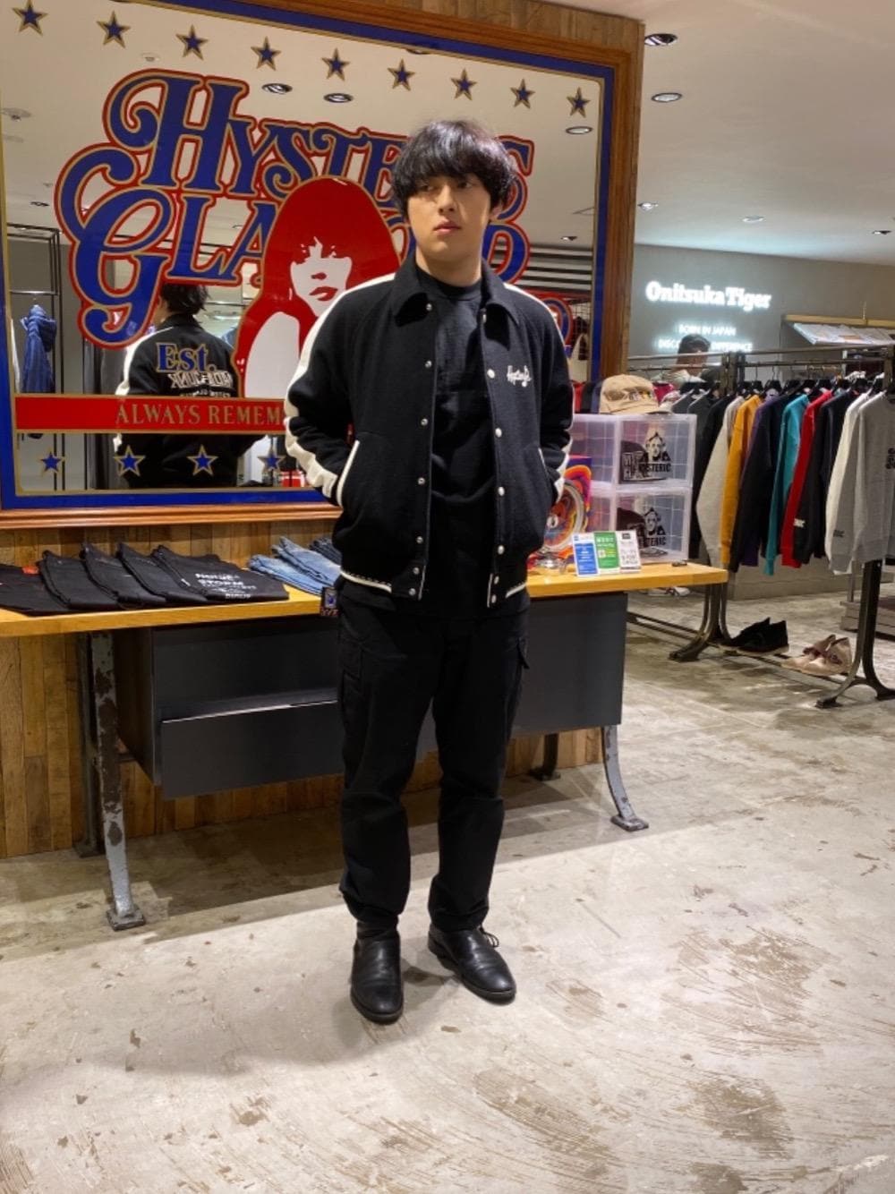 「冬コーデ、Hysteric Glamour、シンプルコーデ、カジュアルコーデ、ヒステリックグラマー、冬アウター、パンクコーデ」｜「HYSTERIC GLAMOURのPSYCHO KILLER リブ付Tシャツ（Tシャツ/カットソー、ブラック系）」を使った、hyshmt07さん（メンズ・174cm）の秋コーディネートの1枚目の写真