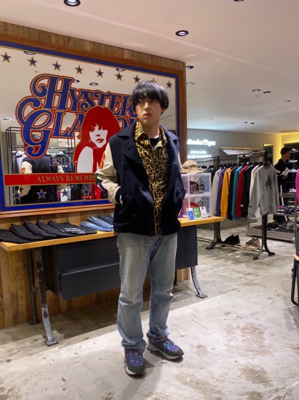 「冬コーデ、Hysteric Glamour、プリマロフト、カジュアルコーデ、ヒステリックグラマー、冬アウター、パンクコーデ」｜「HYSTERIC GLAMOURのUSED加工デニム ストレートパンツ（デニムパンツ、ブルー系）」を使った、hyshmt07さん（メンズ・174cm）の秋コーディネートの1枚目の写真