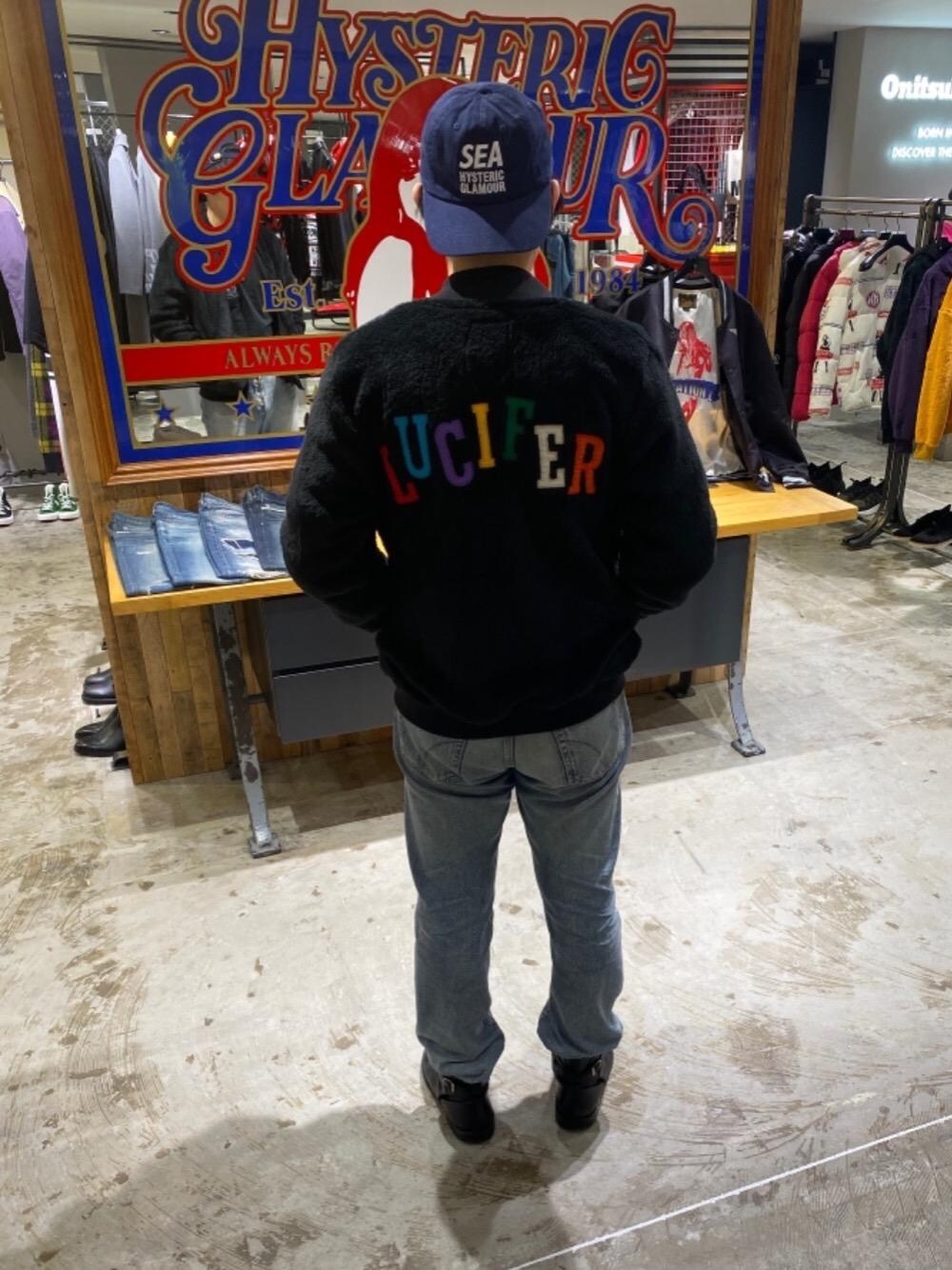 「コラボレーション、Hysteric Glamour、カジュアルコーデ、ヒステリックグラマー、ストリートコーデ、冬アウター」｜「HYSTERIC GLAMOURのLUCIFERアップリケ ジャンパー（その他アウター、ブラック系）」を使った、hyshmt07さん（メンズ・174cm）の秋コーディネートの1枚目の写真