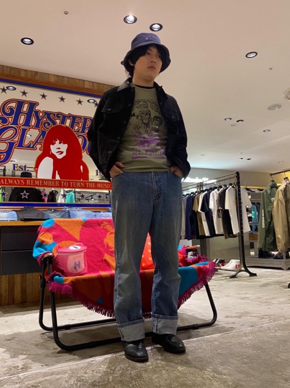 「Hysteric Glamour、春コーデ、ヒステリックグラマー、レザーコーデ、thee hysteric xxx」｜「HYSTERIC GLAMOURのラムスエード ウエスタンジャケット（デニムジャケット、ブラック系）」を使った、hyshmt07さん（メンズ・174cm）の春コーディネートの1枚目の写真