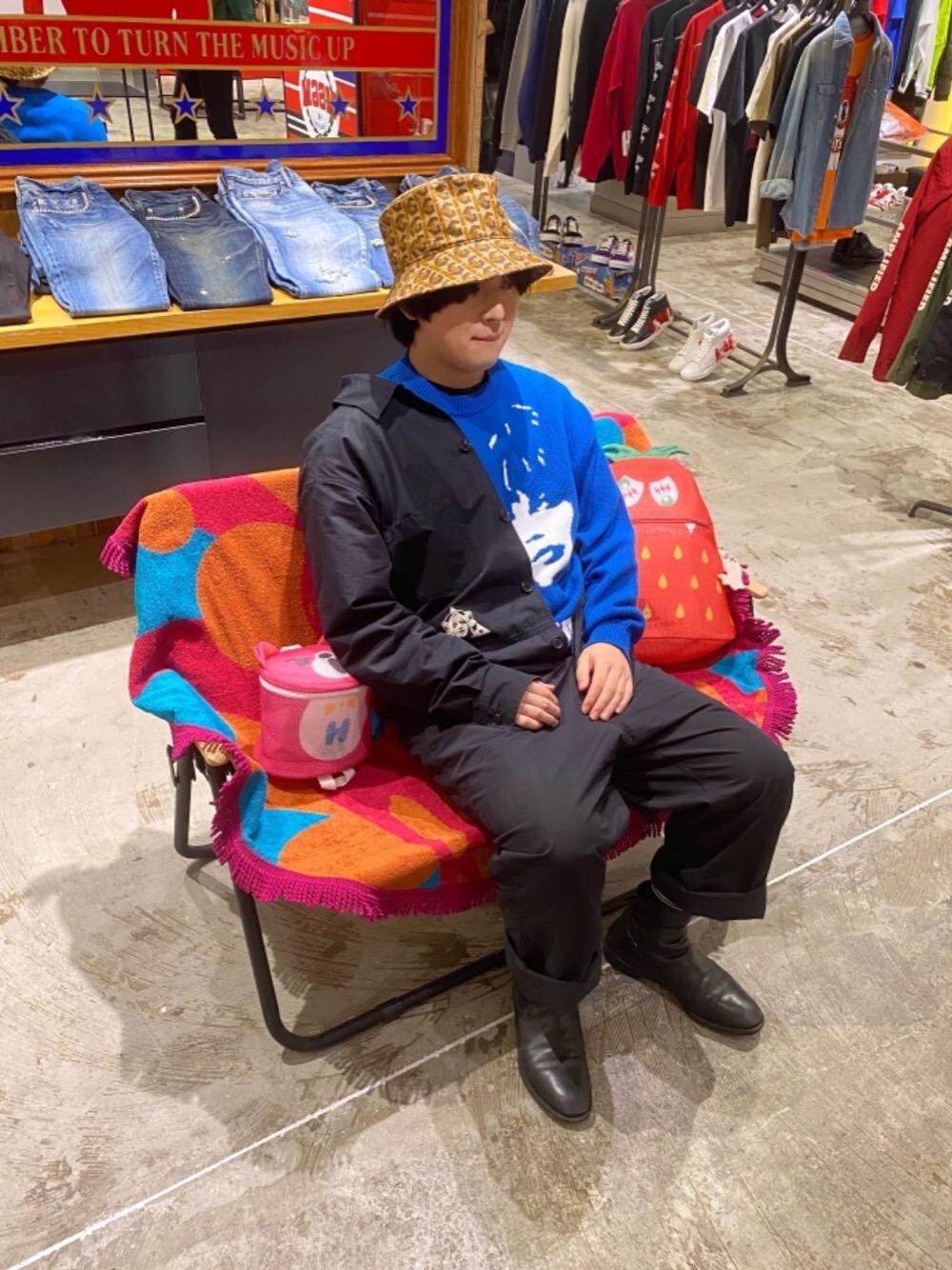 「Hysteric Glamour、シンプルコーデ、春コーデ、ヒステリックグラマー、ニットコーデ」｜「HYSTERIC GLAMOURのTRIANGLE WOMAN オーバーサイズオールインワン（つなぎ/オールインワン、ブラック系）」を使った、hyshmt07さん（メンズ・174cm）の春コーディネートの1枚目の写真
