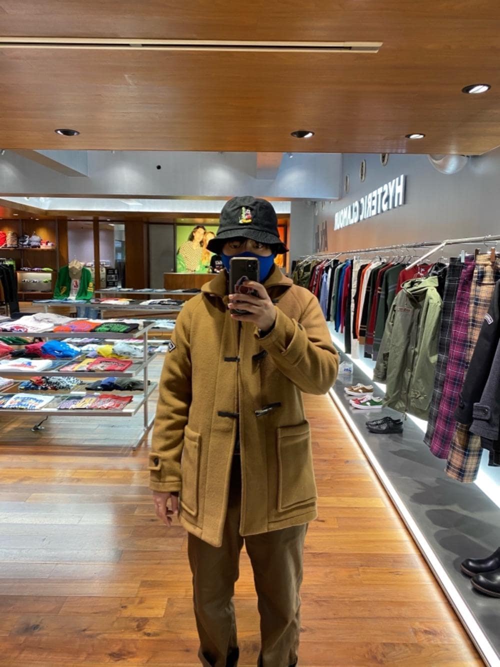 「Hysteric Glamour、シンプルコーデ、ヒステリックグラマー」｜「HYSTERIC GLAMOURのデッキコート（その他アウター、ベージュ系）」を使った、hyshmt07さん（メンズ・174cm）の秋コーディネートの1枚目の写真