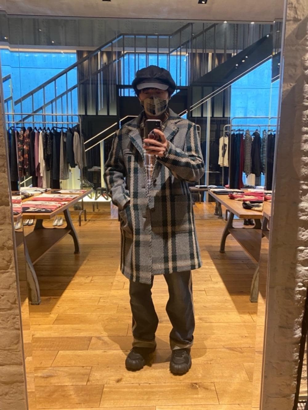 「Hysteric Glamour、シンプルコーデ、ラフコーデ、カジュアルコーデ、ヒステリックグラマー、thee hysteric xxx、90'Sコーデ」｜「HYSTERIC GLAMOURのスタンドカラーコート（その他アウター、グレー系）」を使った、hyshmt07さん（メンズ・174cm）の秋コーディネートの1枚目の写真