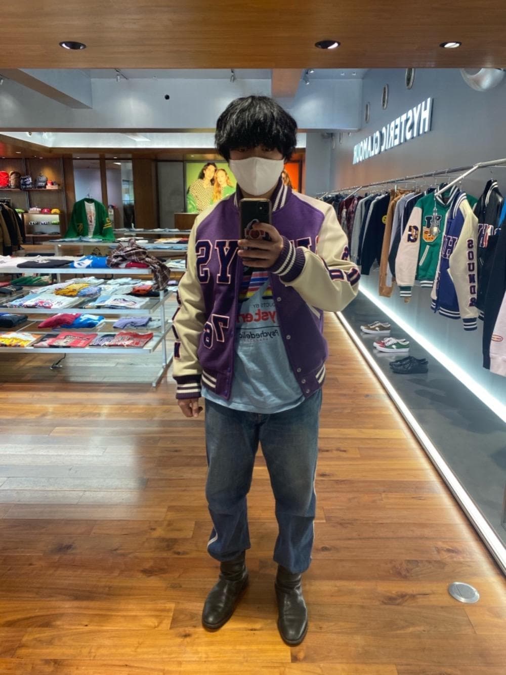 「Hysteric Glamour、シンプルコーデ、ヒステリックグラマー、ストリートコーデ、アメカジコーデ」｜「HYSTERIC GLAMOURのHYS SOUND＆VISION76 アップリケスタジャン（スタジャン、パープル系）」を使った、hyshmt07さん（メンズ・174cm）の秋コーディネートの1枚目の写真
