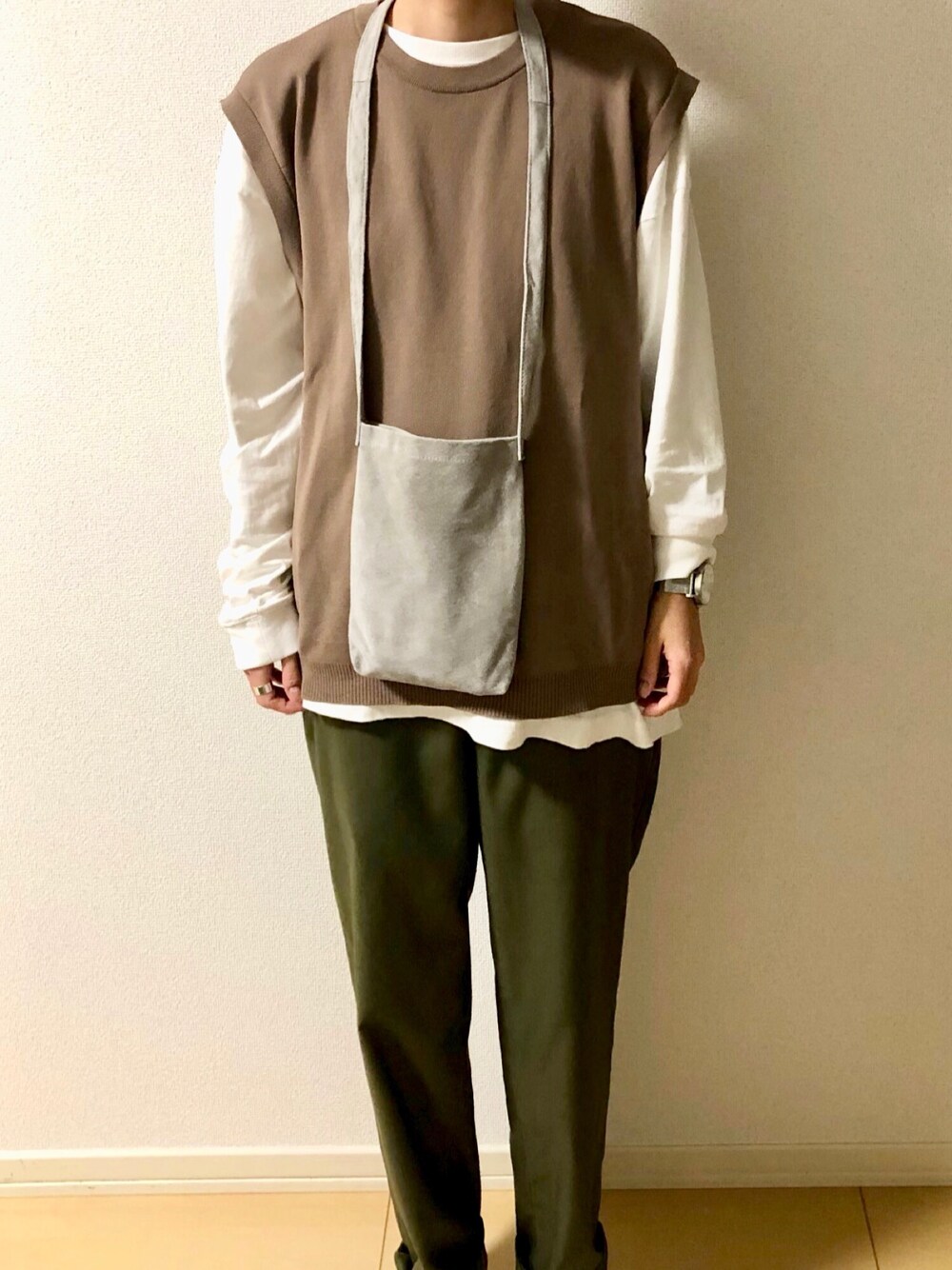 「おしゃれさんと繋がりたい、秋のコーデ、ベージュコーデ、GU、プチプラ、メンズライク」｜「SENSE OF PLACE by URBAN RESEARCHのアイテム（ベスト、ブラウン系）」を使った、chipi1015さん（レディース・160cm）の秋コーディネートの1枚目の写真