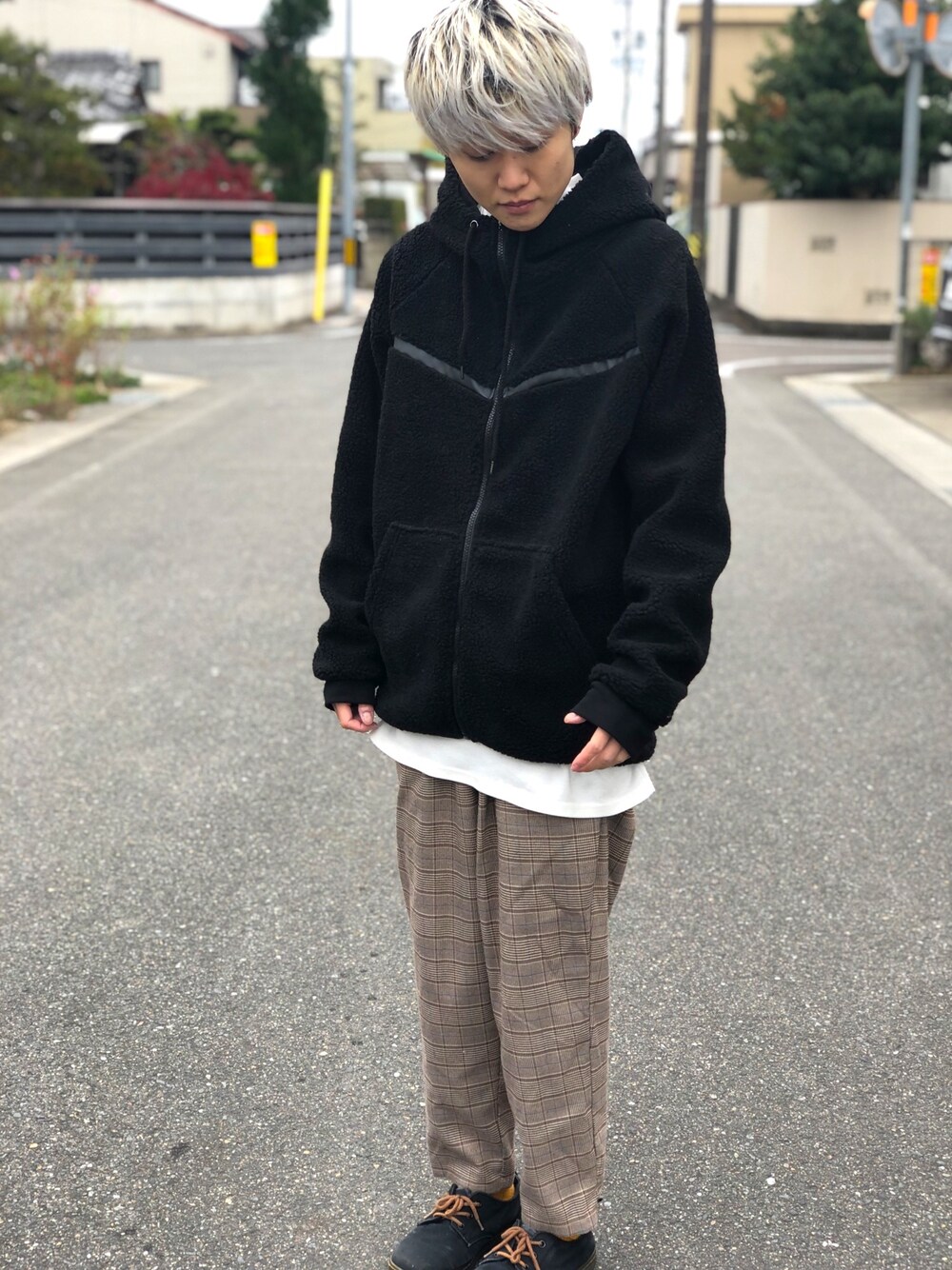 「ボア、パーカー、黒、チェックパンツ、チェック、シンプル、冬コーデ、Nylaus、WEGO」｜「NYLAUSのシープボア 切り替え ZIPパーカー（パーカー、ブラック系）」を使った、chipi1015さん（レディース・160cm）の冬コーディネートの1枚目の写真