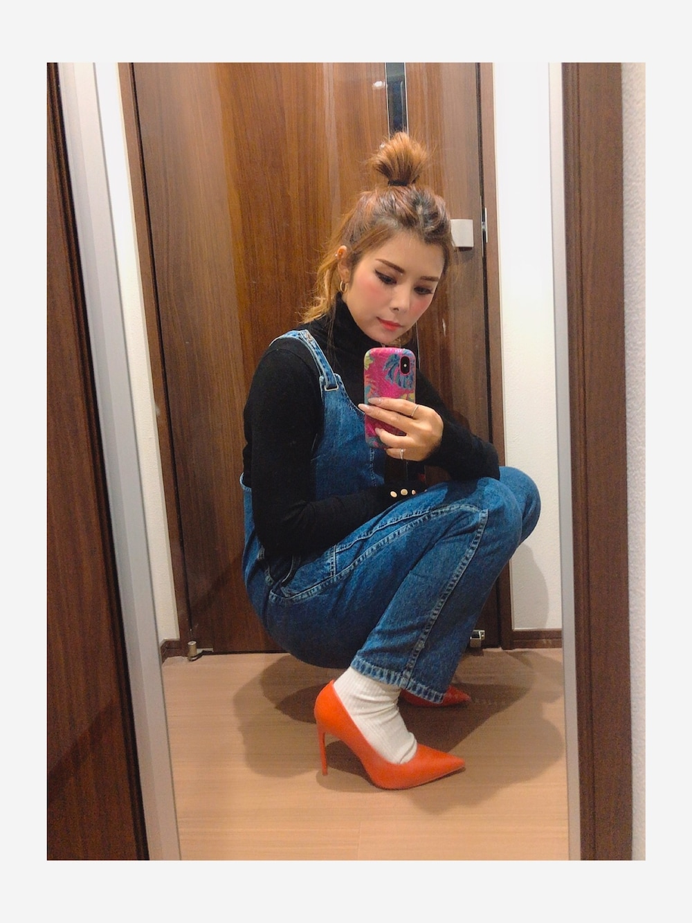 「オーバーオール、ZARA、casual、highheels、おだんごヘアー、きれいめカジュアル、カジュアルダウン、TODAYFUL、白ソックス、白ソックス×パンプス」｜「ZARAのアイテム（つなぎ/オールインワン、ブルー系）」を使った、tsutsumin212さん（レディース・161cm）の冬コーディネートの1枚目の写真