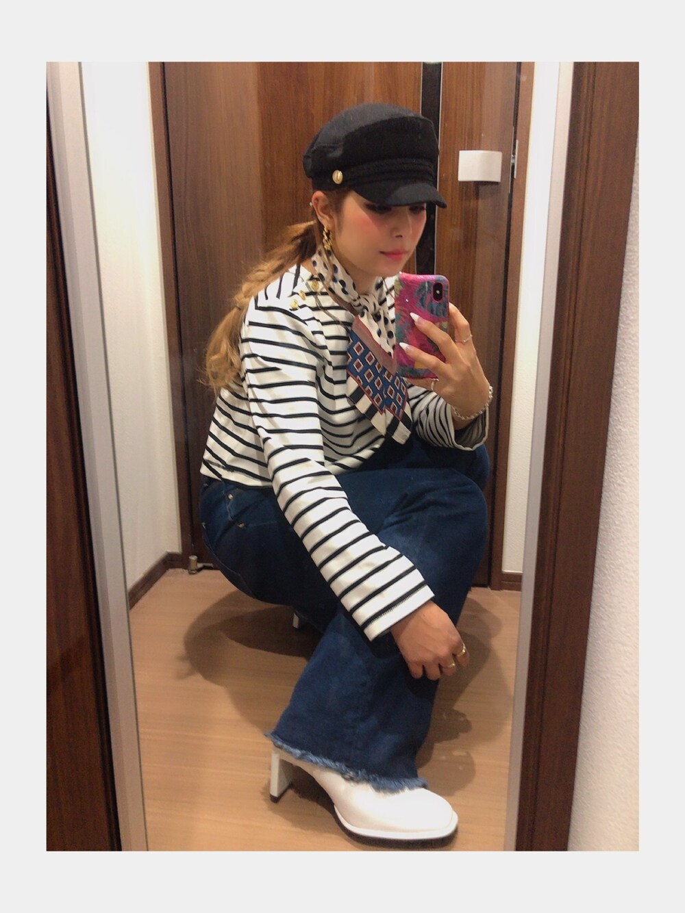 「MARINE、ZARA、casquette、マリン、マリンコーデ、キャスケット、白ブーツ、スカーフ」｜「ZARAのアイテム（Tシャツ/カットソー、ブラック系）」を使った、tsutsumin212さん（レディース・161cm）の冬コーディネートの1枚目の写真