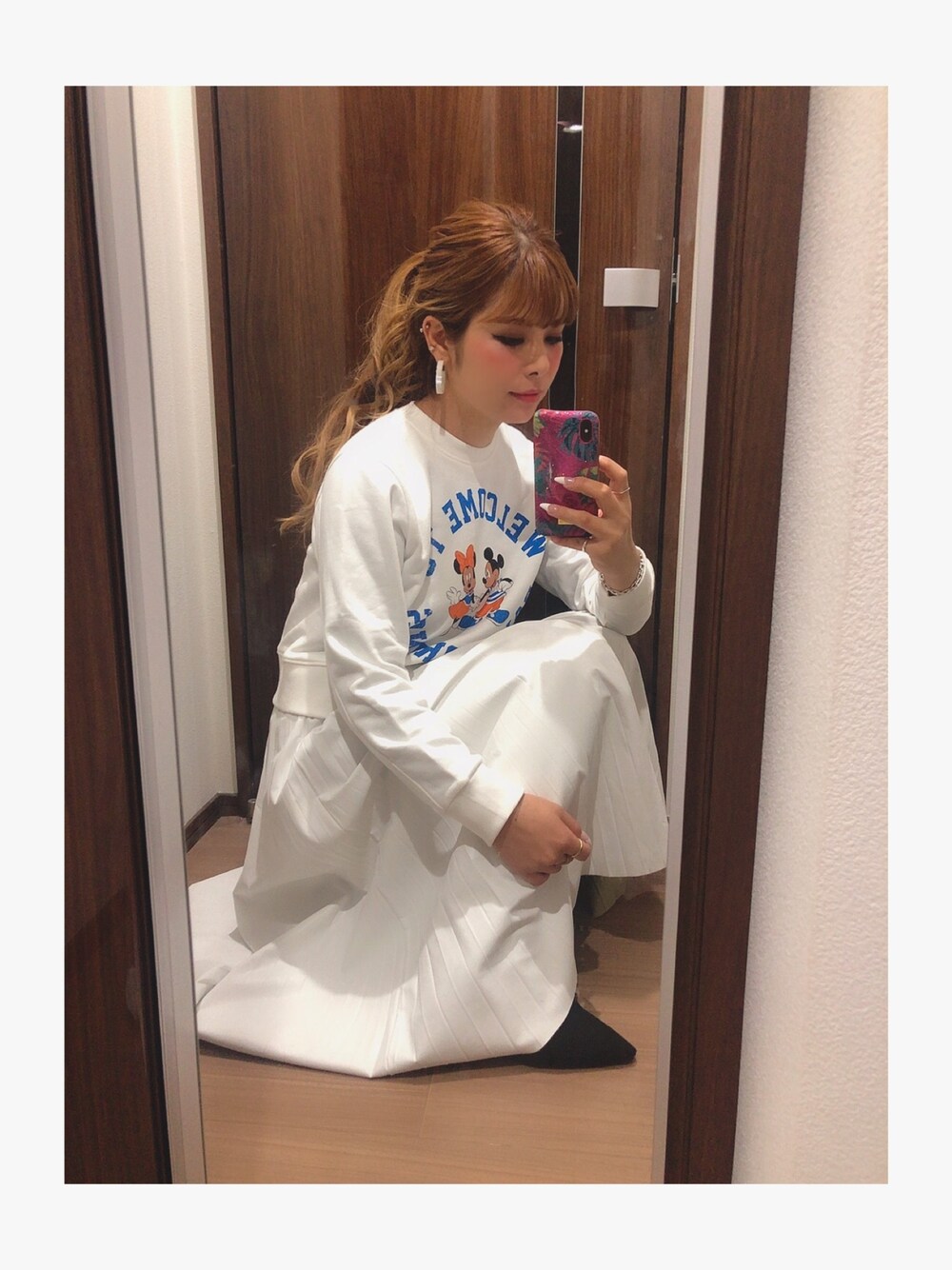 「ZARA、mickey、sweatshirt、ALLWHITE、rainy」｜「ZARAのアイテム（スウェット、ホワイト系）」を使った、tsutsumin212さん（レディース・161cm）の冬コーディネートの1枚目の写真
