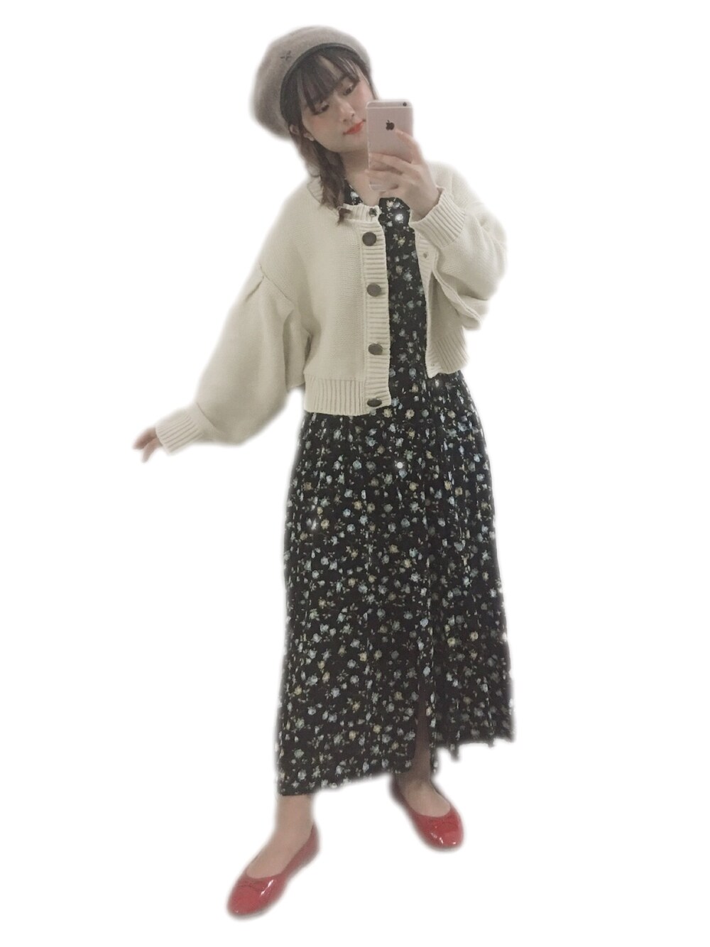 「moussy、Kastane、LOWRYS FARM」｜「KastaneのBIGボタンニットカーディガン（カーディガン/ボレロ、ホワイト系）」を使った、momokooさん（レディース・155cm）の秋コーディネートの1枚目の写真