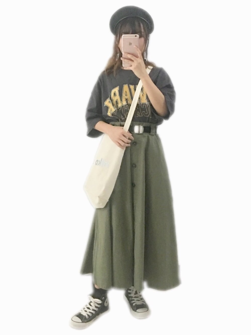 「niko and ...、le.coeur blanc」｜「niko and...のコットンアソートカーブロゴTシャツ【niko and ...】（Tシャツ/カットソー、グレー系）」を使った、momokooさん（レディース・155cm）の秋コーディネートの1枚目の写真