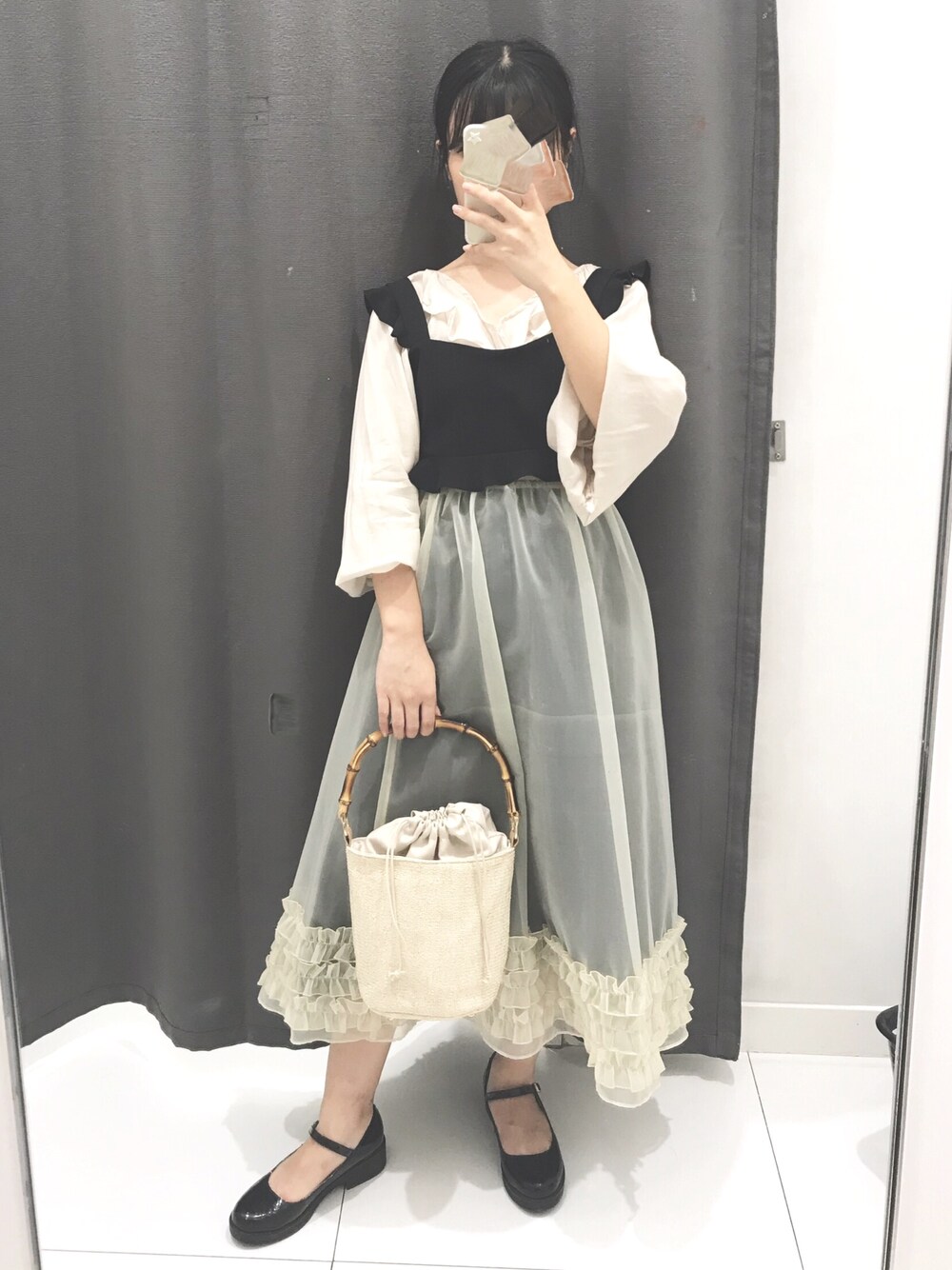 「LOWRYS FARM、merry jenny」｜「myselfのアイテム（シャツ/ブラウス、ベージュ系）」を使った、momokooさん（レディース・155cm）の秋コーディネートの1枚目の写真