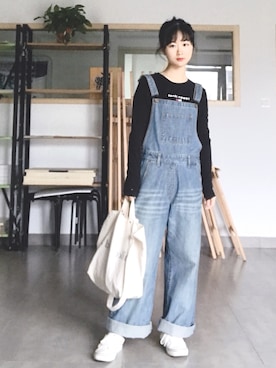 「TOMMY HILFIGER」｜「アイテム（オールインワン・サロペット）」を使った、momokooさん（レディース・155cm）の秋コーディネート