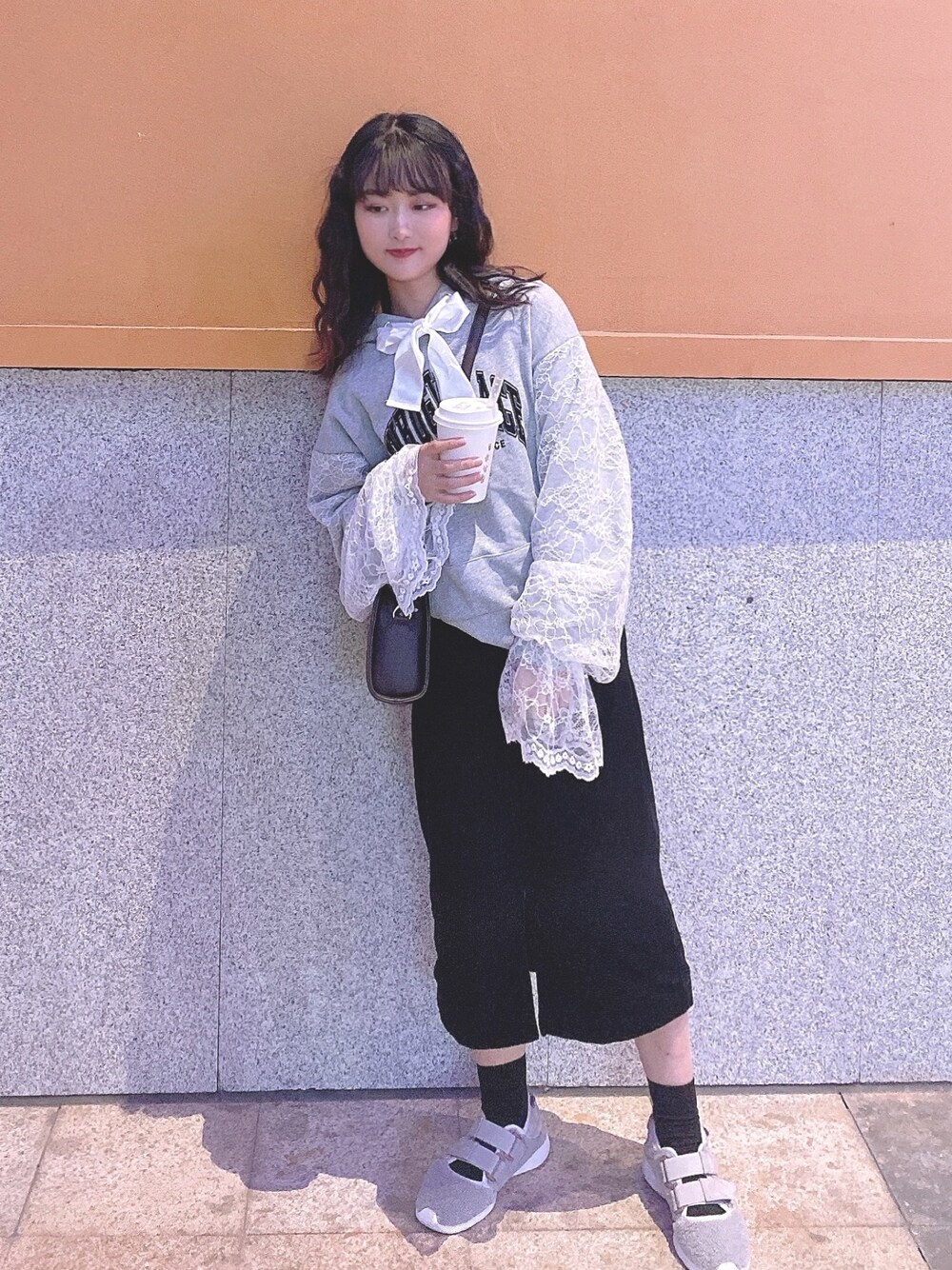 「merry jenny、nano・universe、apartbylowrys、studio clip」｜「merry jennyの”FURUGI-NI-LACE”コラボフーディ（パーカー、グレー系）」を使った、momokooさん（レディース・155cm）の秋コーディネートの1枚目の写真