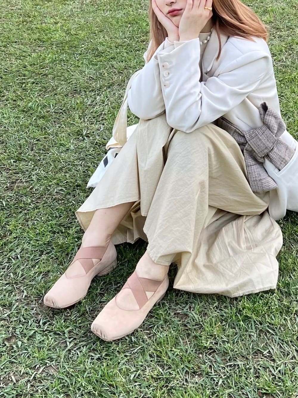 「LOWRYS FARM、UMA WANG」｜「heygirlのアイテム（テーラードジャケット、ベージュ系）」を使った、momokooさん（レディース・155cm）の春コーディネートの1枚目の写真