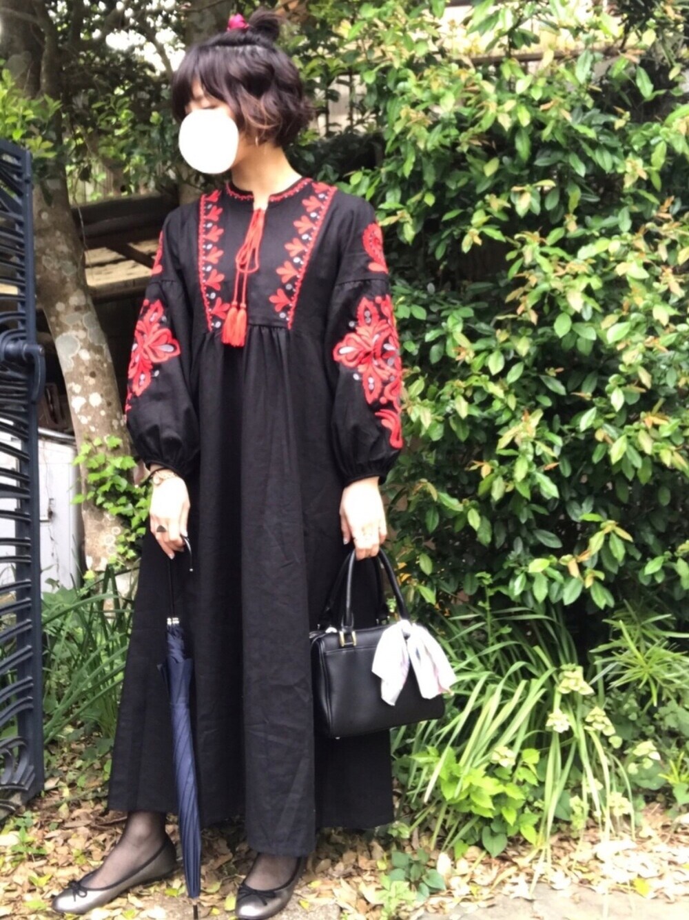 「刺繍、シンプル、夏コーデ、ワンピース、黒、バレエシューズ、ダブルベルトサンダル」｜「ZARAのフォークロアOP（ワンピース、ブラック系）」を使った、hanaco ‪✾‬さん（レディース・156cm）の春コーディネートの1枚目の写真