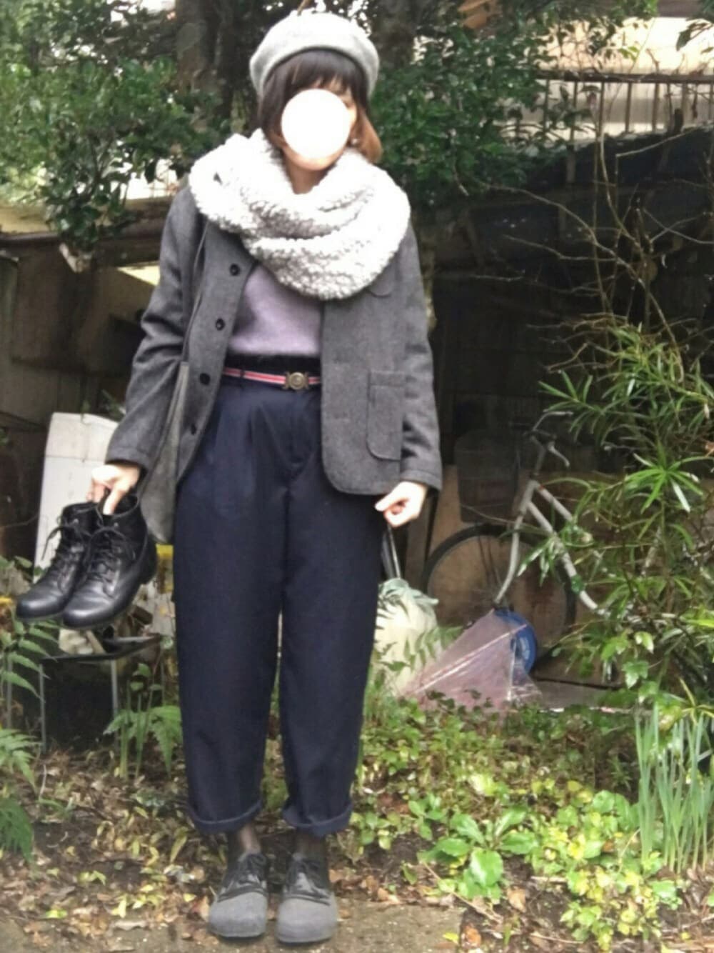 「ニット、テーパードパンツ、マリン、ネイビー、ベレー帽祭り、秋冬コーデ、シンプルコーデ」｜「passage mignon/flaneurのポコポコニットスヌード（ストール/ショール、グレー系）」を使った、hanaco ‪✾‬さん（レディース・156cm）の秋コーディネートの1枚目の写真