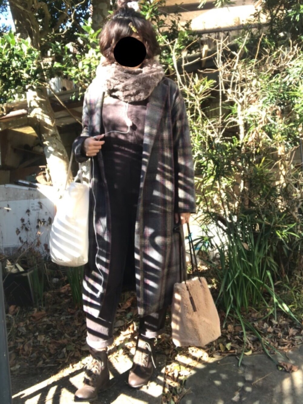 「シンプル、サロペット、ボーダー、コーデュロイ、ファー小物、チェック、アウター、ブーツ、おしゃれさんと繋がりたい」｜「DOUBLE NAMEのアイテム（ジャケット/アウター、その他）」を使った、hanaco ‪✾‬さん（レディース・156cm）の冬コーディネートの1枚目の写真