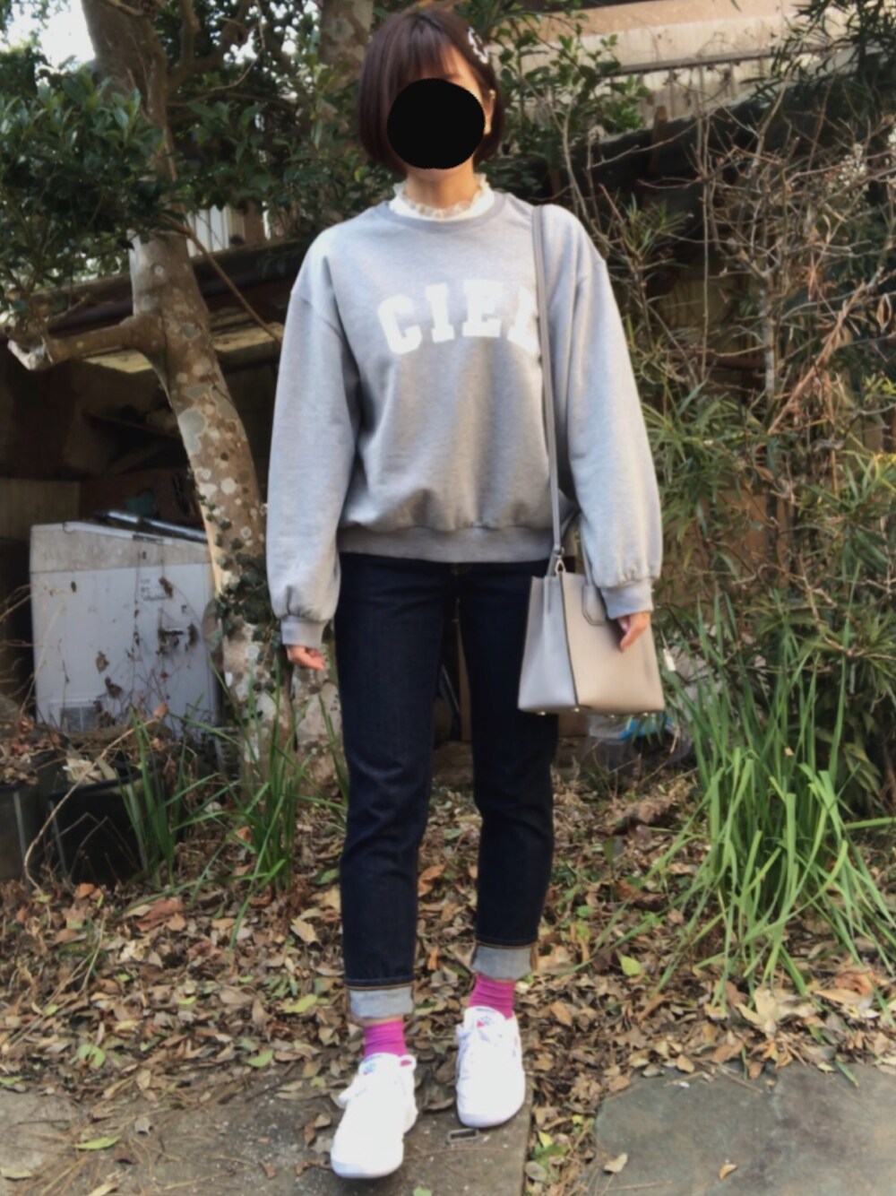 「MA-1、春、トレーナー、レーストップス、デニム、カジュアルコーデ、シンプル、ブルー、おしゃれさんと繋がりたい」｜「archivesの裏毛ロゴプリントチュニックプルオーバー（Tシャツ/カットソー、グレー系）」を使った、hanaco ‪✾‬さん（レディース・156cm）の冬コーディネートの1枚目の写真