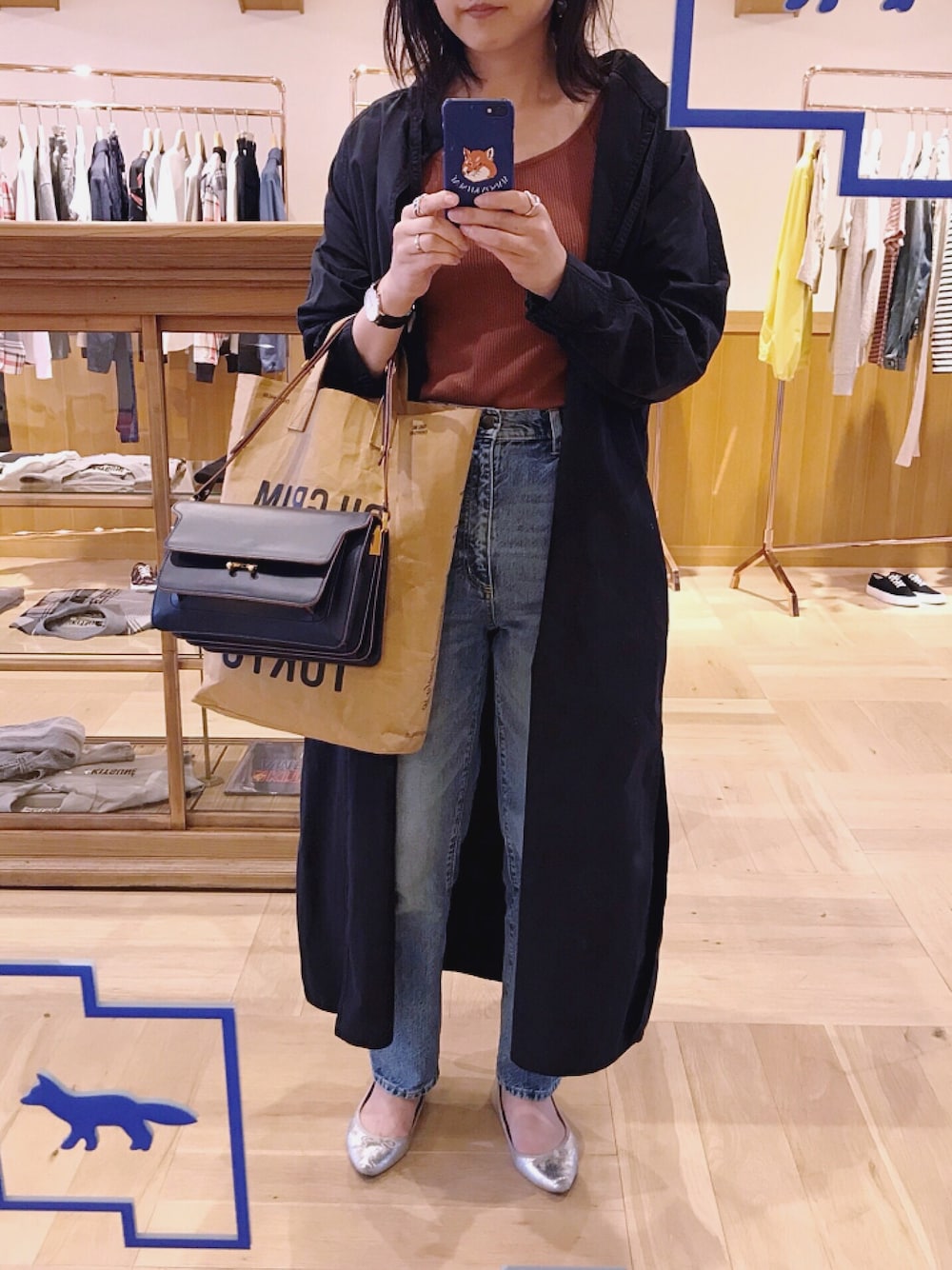 「ママファッション、ママコーデ、カジュアルコーデ、大人カジュアル、シンプルコーデ、代官山、シンプルスタイル、はおりワンピ、テラコッタ、子連れコーデ」｜「UNIQLOのリブバレエネックT（半袖）（Tシャツ/カットソー、ブラウン系）」を使った、maaさん（レディース・165cm）の夏コーディネートの1枚目の写真