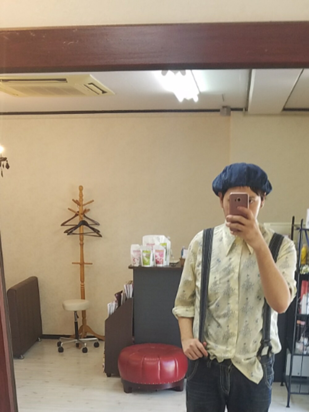 「大人カジュアル、ワークパンツ、ワークスタイル、ベレー帽、デニムパンツ、デニム、ビアンコ」｜「URBAN RESEARCHのアイテム（ハンチング/ベレー帽、ブルー系）」を使った、りんごさん（メンズ・187cm）の夏コーディネートの1枚目の写真