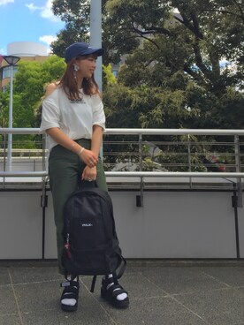 「オープンショルダー」｜「アイテム（キャップ）」を使った、佐藤 麻理さん（レディース・163cm）の春コーディネート