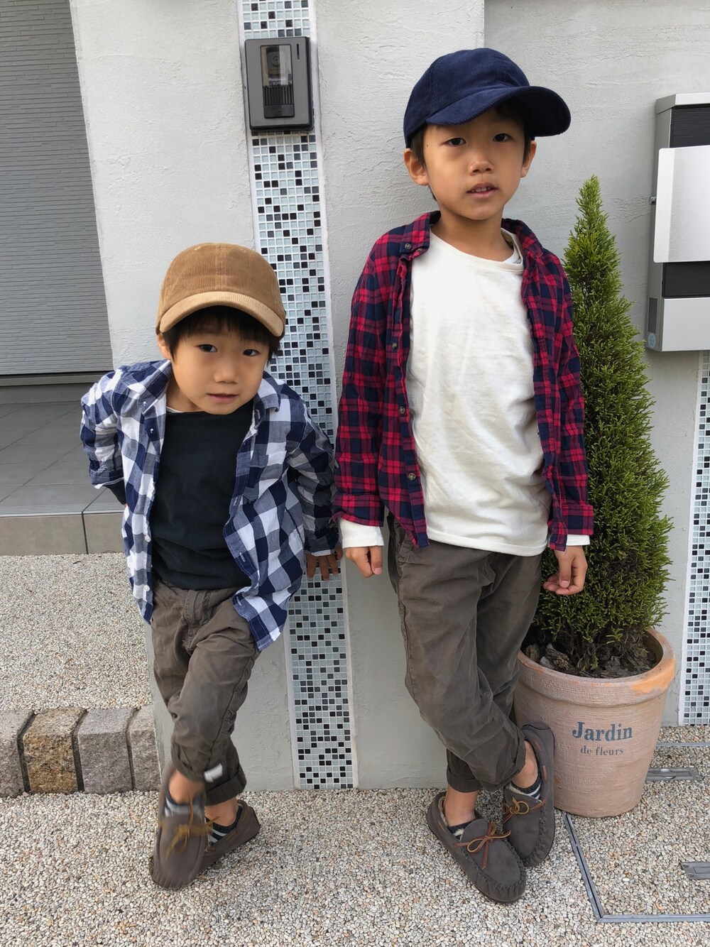 「冬コーデ、キッズコーデ、シンプルコーデ、カジュアル、男の子、おそろいコーデ、リンクコーデ」｜「niko and...のnewhattan/コーデュロイキャップ【niko and ...】（キャップ、ブルー系）」を使った、ようひなさん（キッズ・120cm）の冬コーディネートの1枚目の写真