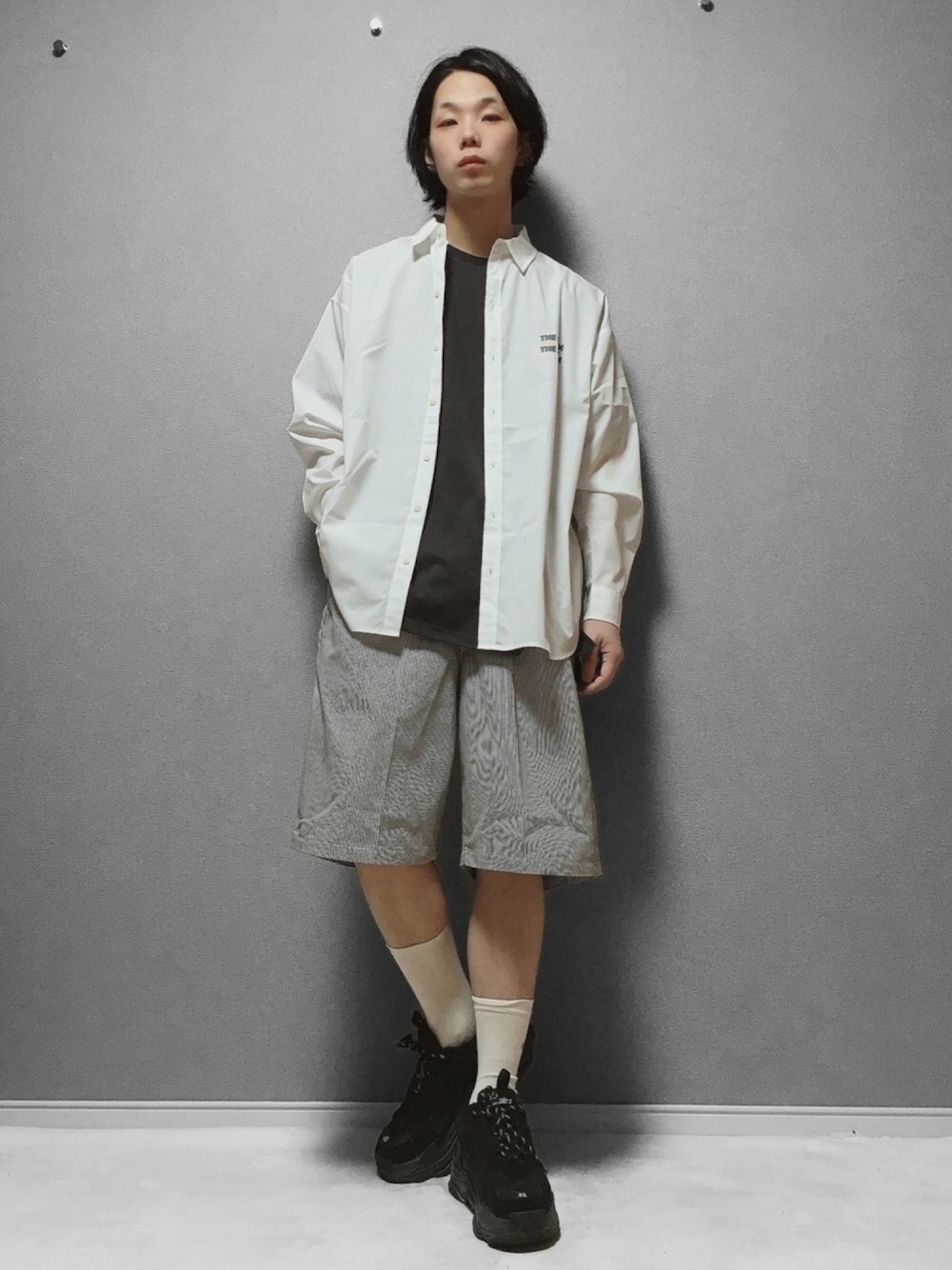 「オトナカジュアル、ストリート、ハーフパンツ、オーバーサイズ、シンプル、おしゃれさんと繋がりたい、春夏コーデ、ゆるコーデ、初夏コーデ、ライキノフク」｜「BALENCIAGAのBalenciaga - Triple S Mesh And Nubuck Trainers - Womens - Black（スニーカー、ブラック系）」を使った、いくしまらいき🐻さん（メンズ・173cm）の春コーディネートの1枚目の写真