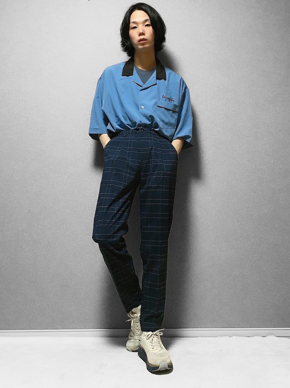 「レトロ、チェックパンツ、ボウリングシャツ、ワントーンコーデ、大人カジュアル、ラフ、ハイウエスト、セットアップ、カジュアル、ライキノフク」｜「BACK NUMBERの【BACK NUMBER】ヘビーウェイトビッグシルエットTシャツ（Tシャツ/カットソー、ブルー系）」を使った、いくしまらいき🐻さん（メンズ・173cm）の春コーディネートの1枚目の写真