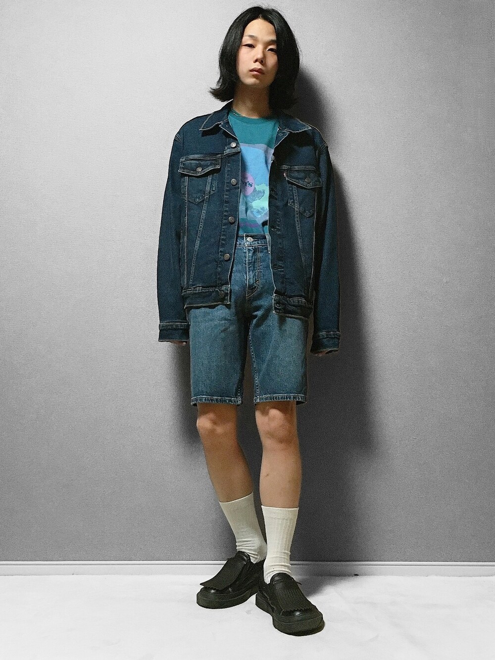 「リーバイス、デニムジャケット、ハーフパンツ、デニムオンデニム、ワントーンコーデ、古着、レトロ、夏だ！Tシャツ着よう！、プリントT、ライキノフク」｜「Levi'sのアイテム（パンツ、ブルー系）」を使った、いくしまらいき🐻さん（メンズ・173cm）の夏コーディネートの1枚目の写真