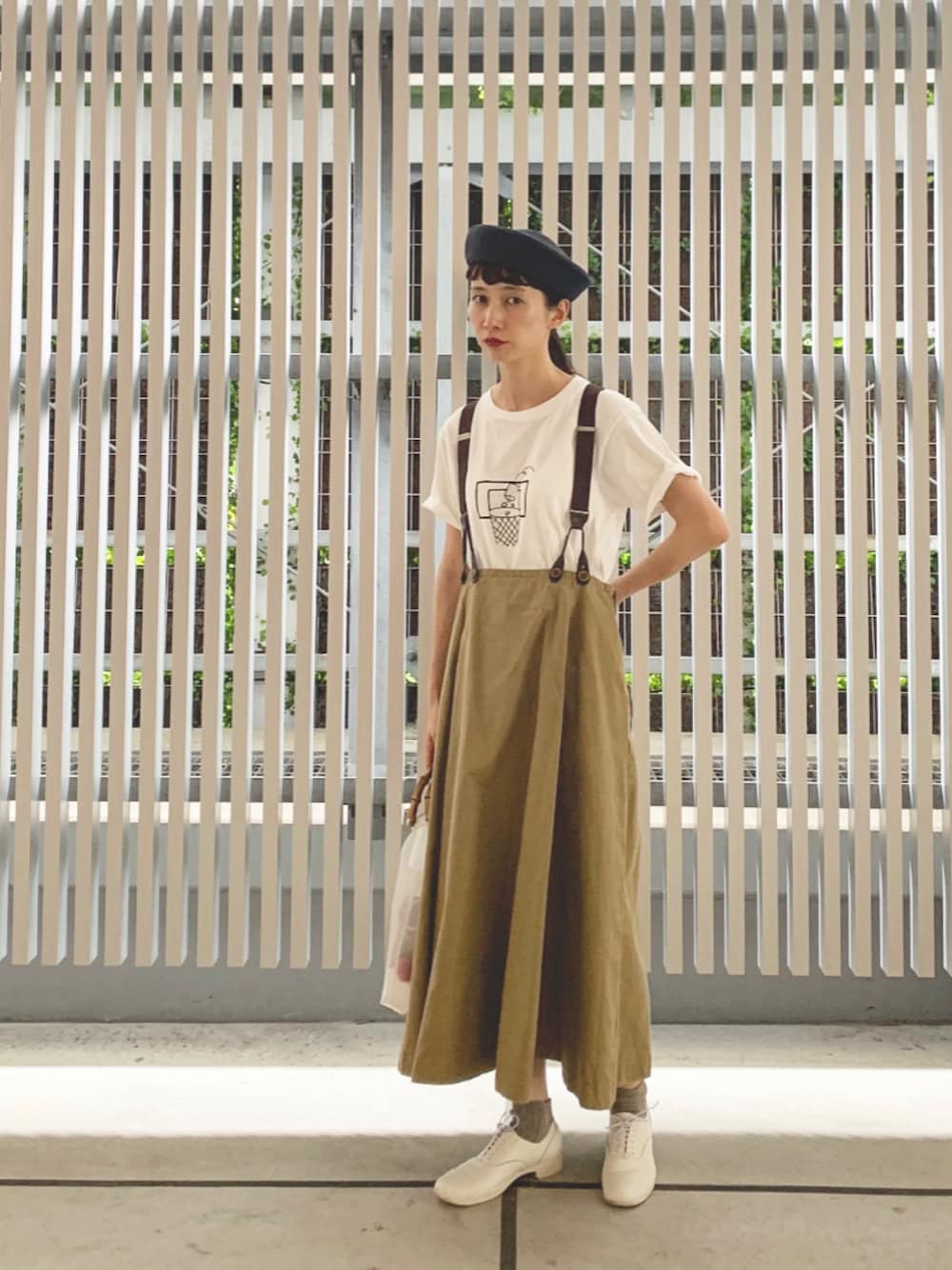 「シンプルコーデ、夏だ！Tシャツ着よう！、カジュアルコーデ、ラクチンコーデ、ベージュコーデ、大人カジュアル、七夕、ナチュラル、休日コーデ、Tシャツ」｜「YAECAのアイテム（トップス、ホワイト系）」を使った、Kazumiさん（レディース・165cm）の夏コーディネートの1枚目の写真