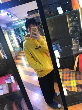 「mindseekerのアイテム（パーカー、イエロー系）」を使った、虎の子🐯さん（メンズ・170cm）の冬コーディネート