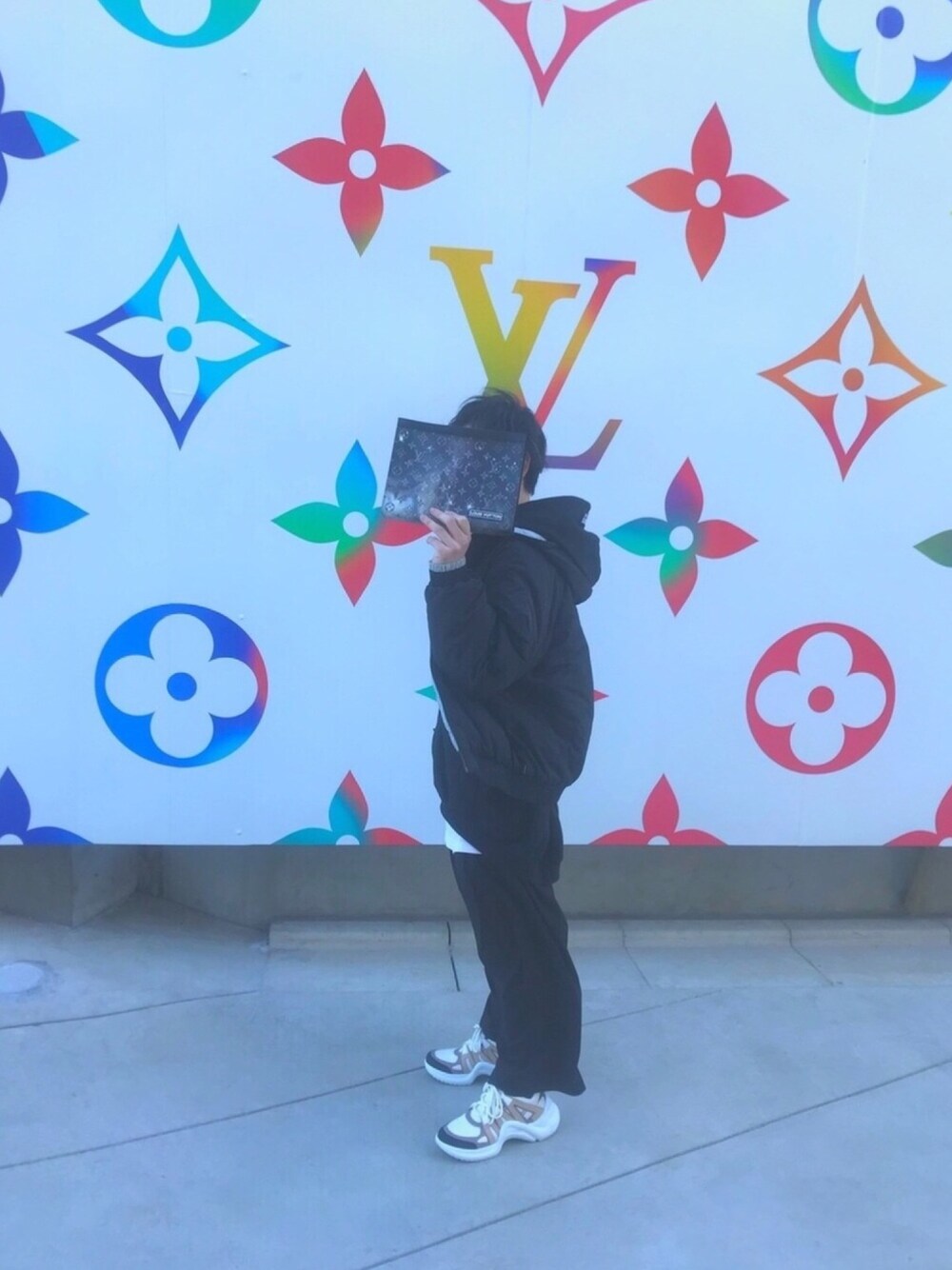 「冬コーデ、supreme、vetements、Louis Vuitton、HARE、アークライト、スニーカー好きな人と繋がりたい、ファッション好きと繋がりたい、ootd」｜「LOUIS VUITTONのアイテム（スニーカー、ホワイト系）」を使った、虎の子🐯さん（メンズ・170cm）の冬コーディネートの1枚目の写真