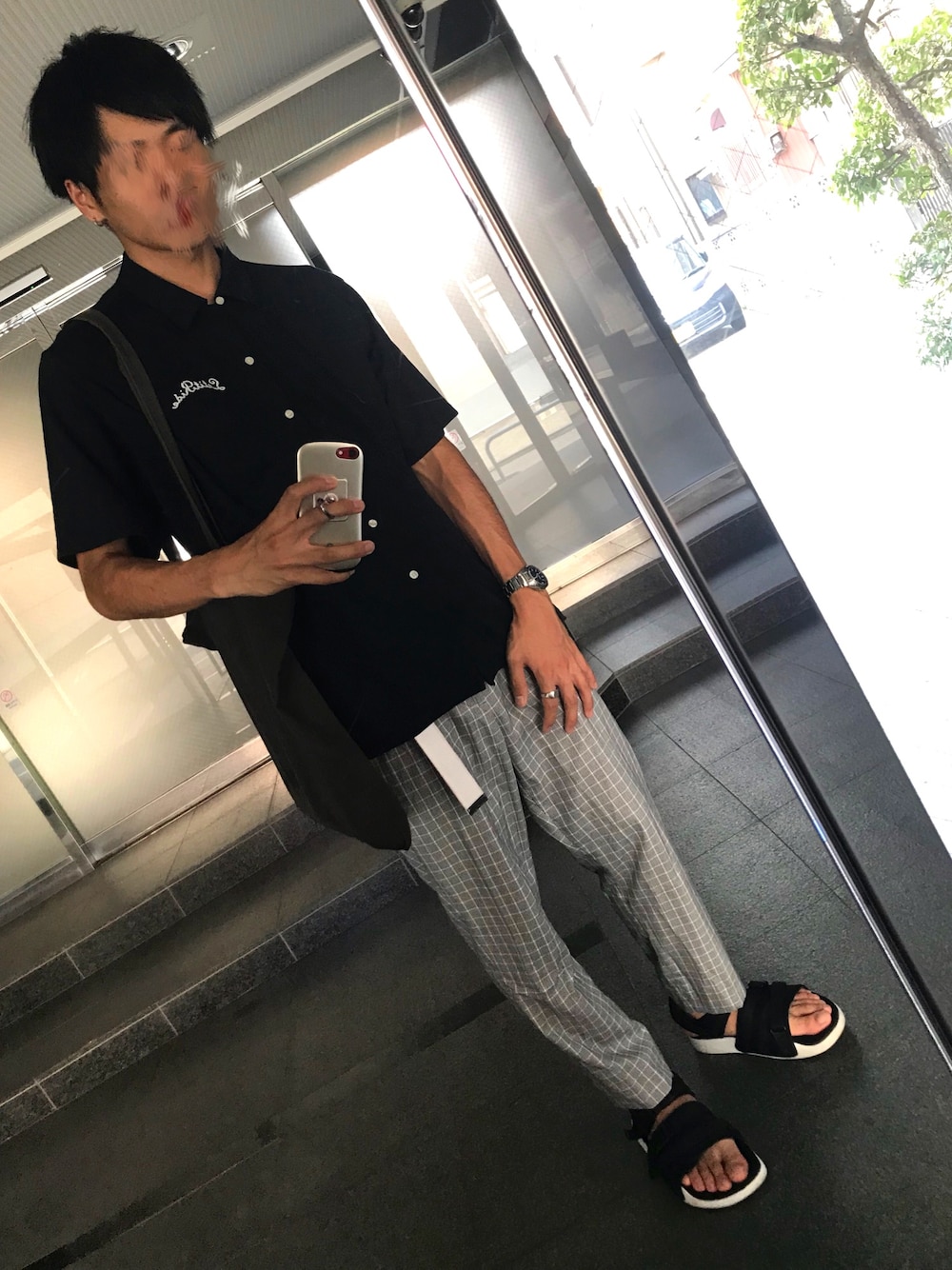 「古着、古着MIX、シンプルコーデ、夏コーデ、キレイめ、チェックパンツ、サンダル、ガチャベルト、Paul Smith、VANS」｜「Paul Smithのストライプ フープ ピアス / 290964 270（ピアス（片耳用）、その他）」を使った、べぇさん（メンズ・179cm）の夏コーディネートの1枚目の写真