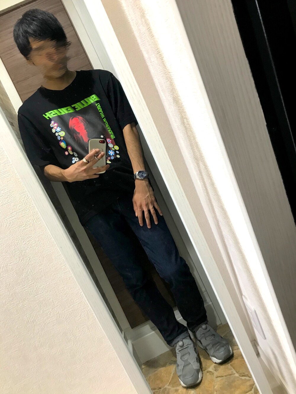 「カジュアルコーデ、夏コーデ、休日スタイル、ラフ、Tシャツ、ユニクロ、村上隆、ビリーアイリッシュ、ポンプフューリー、お洒落さんとつながりたい」｜「UNIQLOのアイテム（Tシャツ/カットソー、ブラック系）」を使った、べぇさん（メンズ・180cm）の夏コーディネートの1枚目の写真