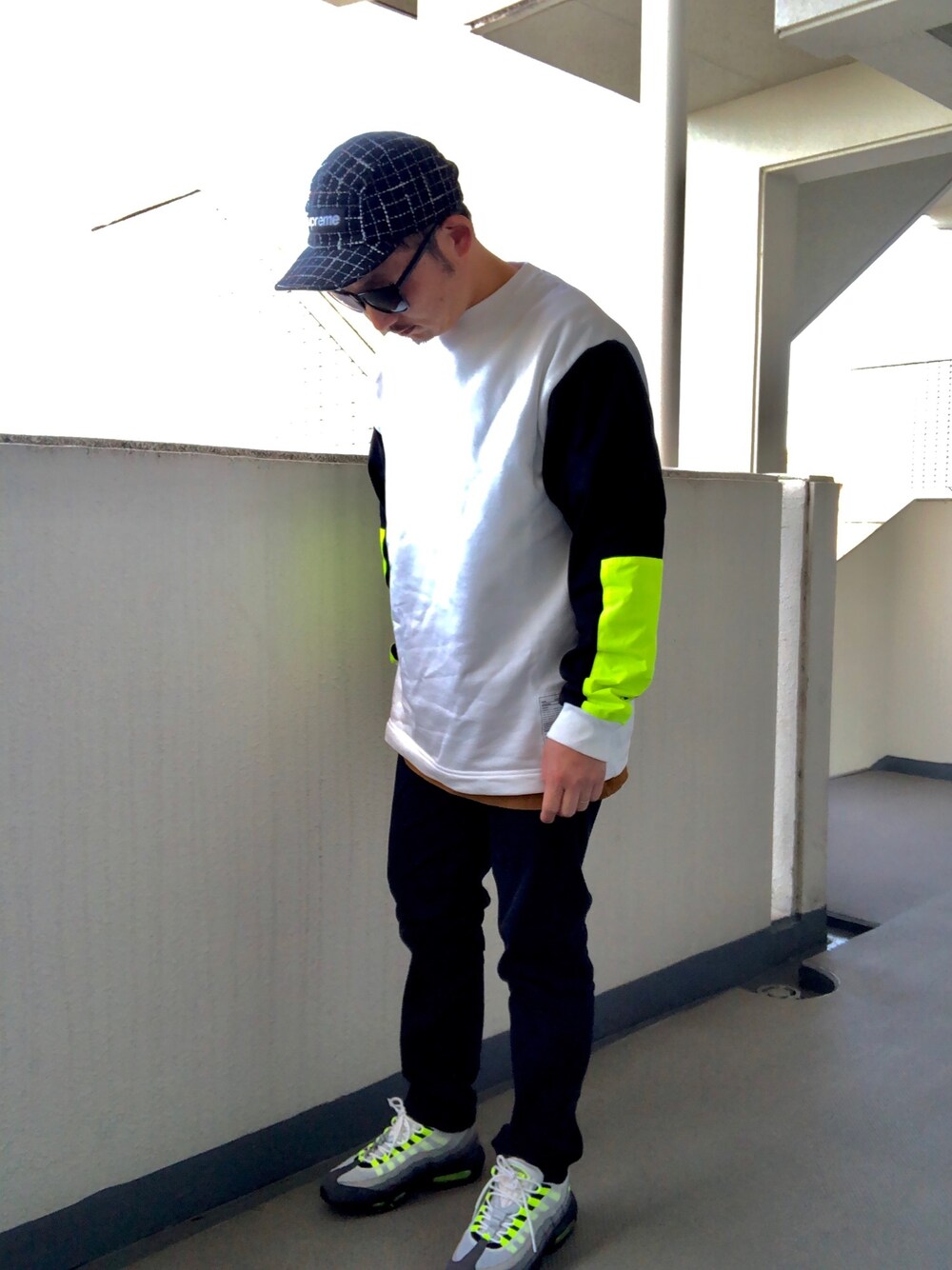 「Supreme のアイテム（キャップ、ブラック系）」を使った、yuさん（メンズ・169cm）の冬コーディネートの1枚目の写真